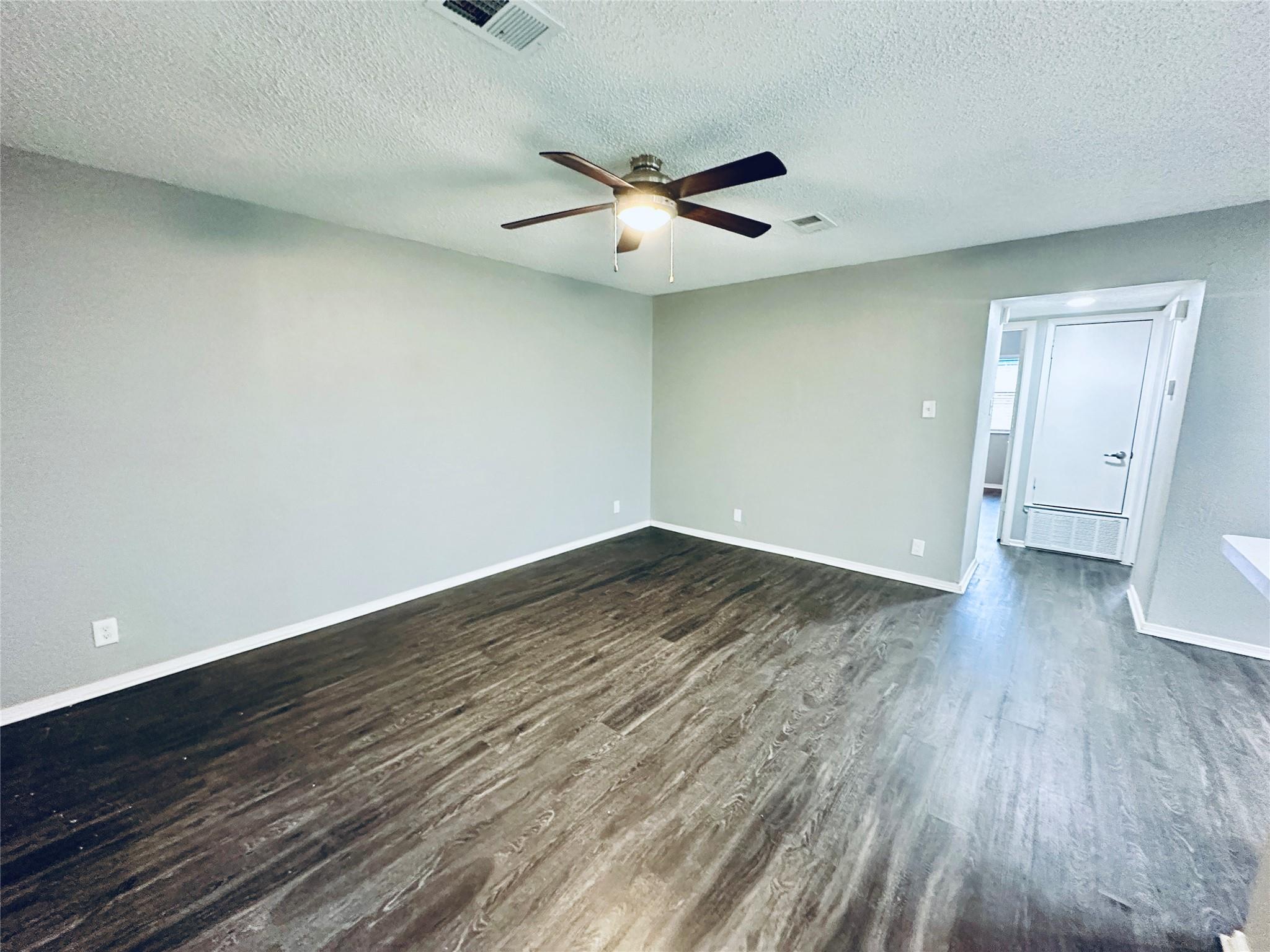5507 Rose Hill Cir #b Property Photo 2