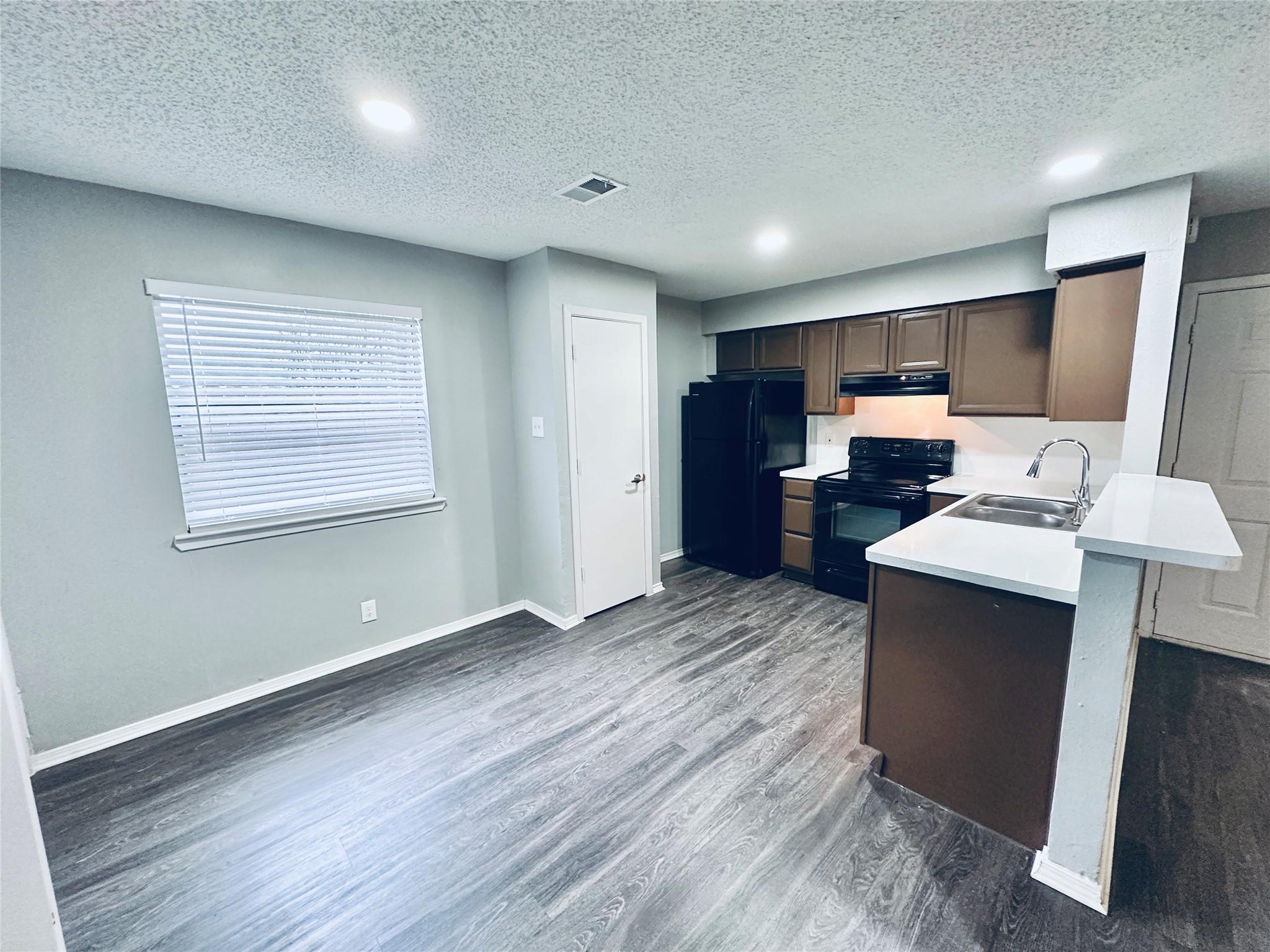 5507 Rose Hill Cir #b Property Photo 5