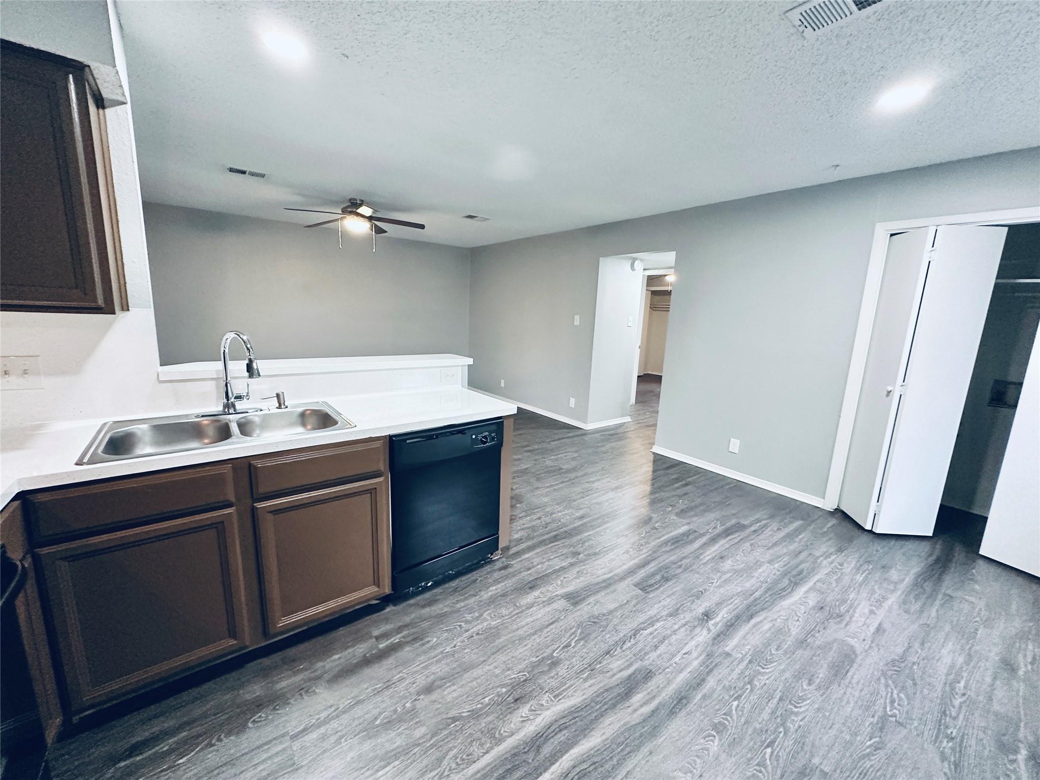 5507 Rose Hill Cir #b Property Photo 8