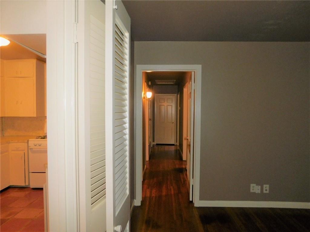 1400 Berkshire Dr Property Photo 4