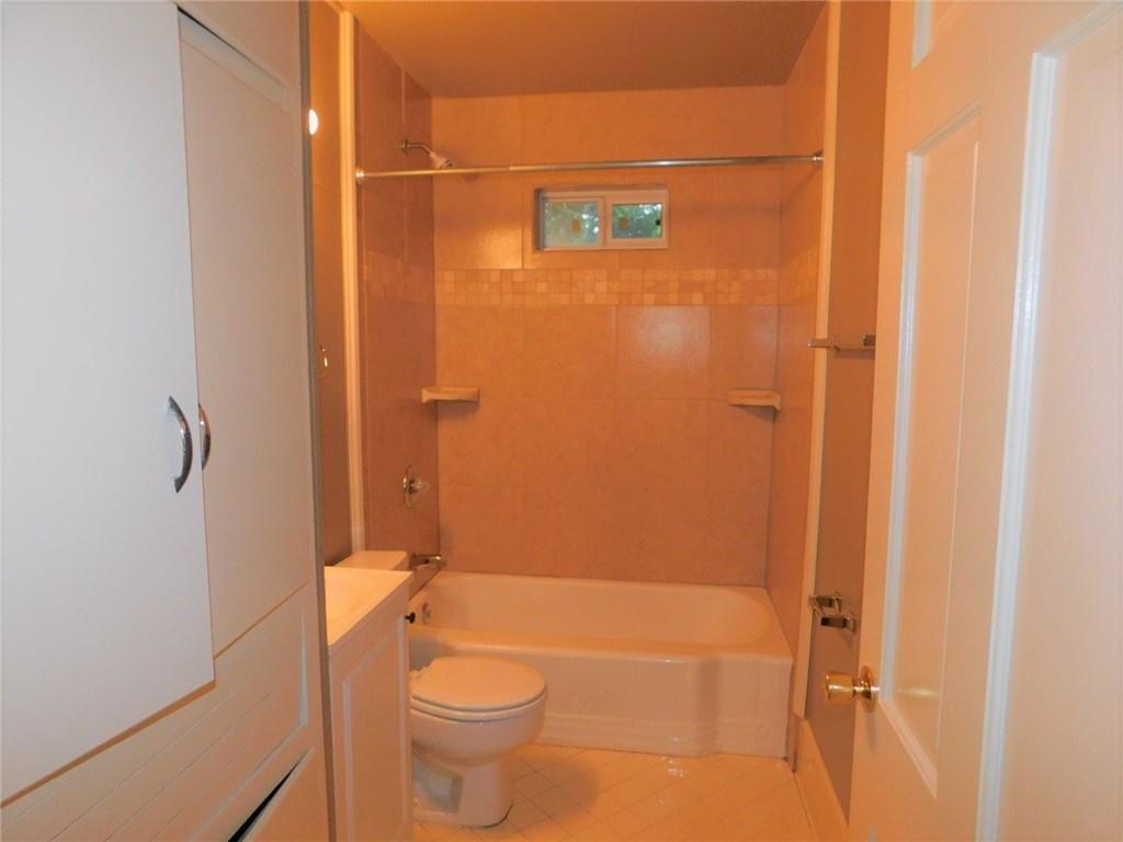 1400 Berkshire Dr Property Photo 6