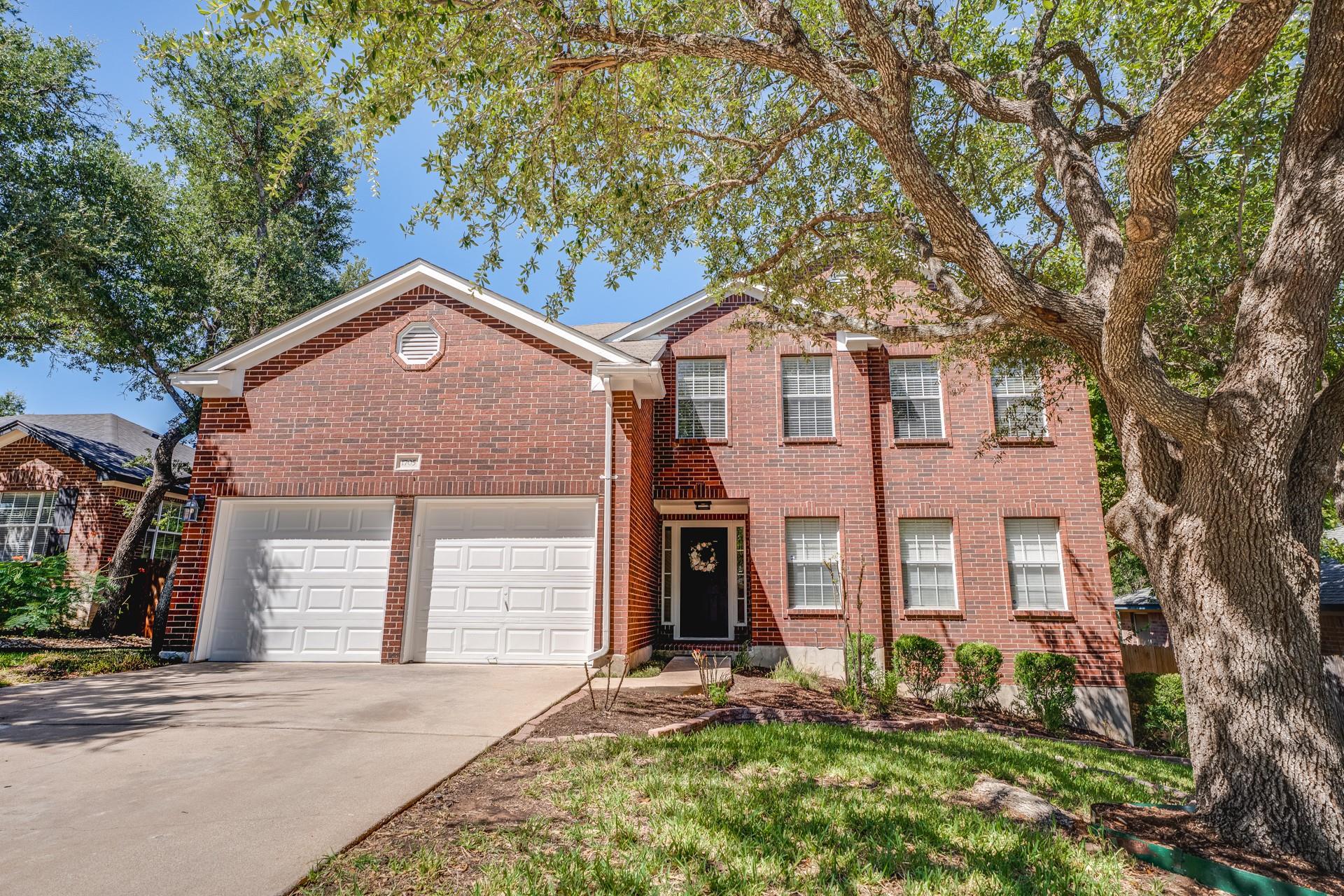 1705 Oakmont Ln Property Photo 1