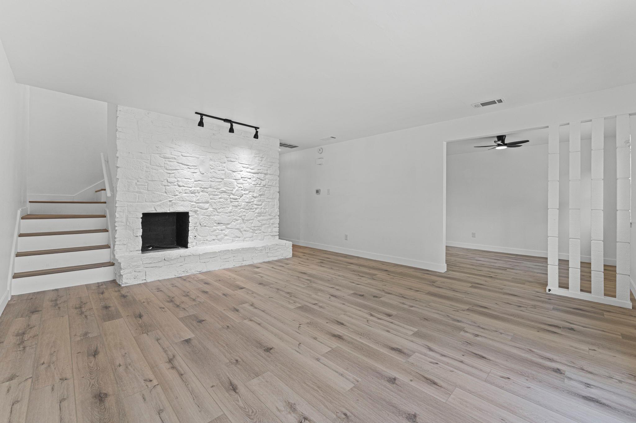 10912 Hillside Oak Ln Property Photo 4