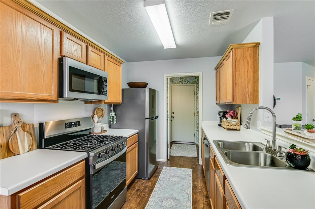 5012 Daymon Ct Property Photo 3