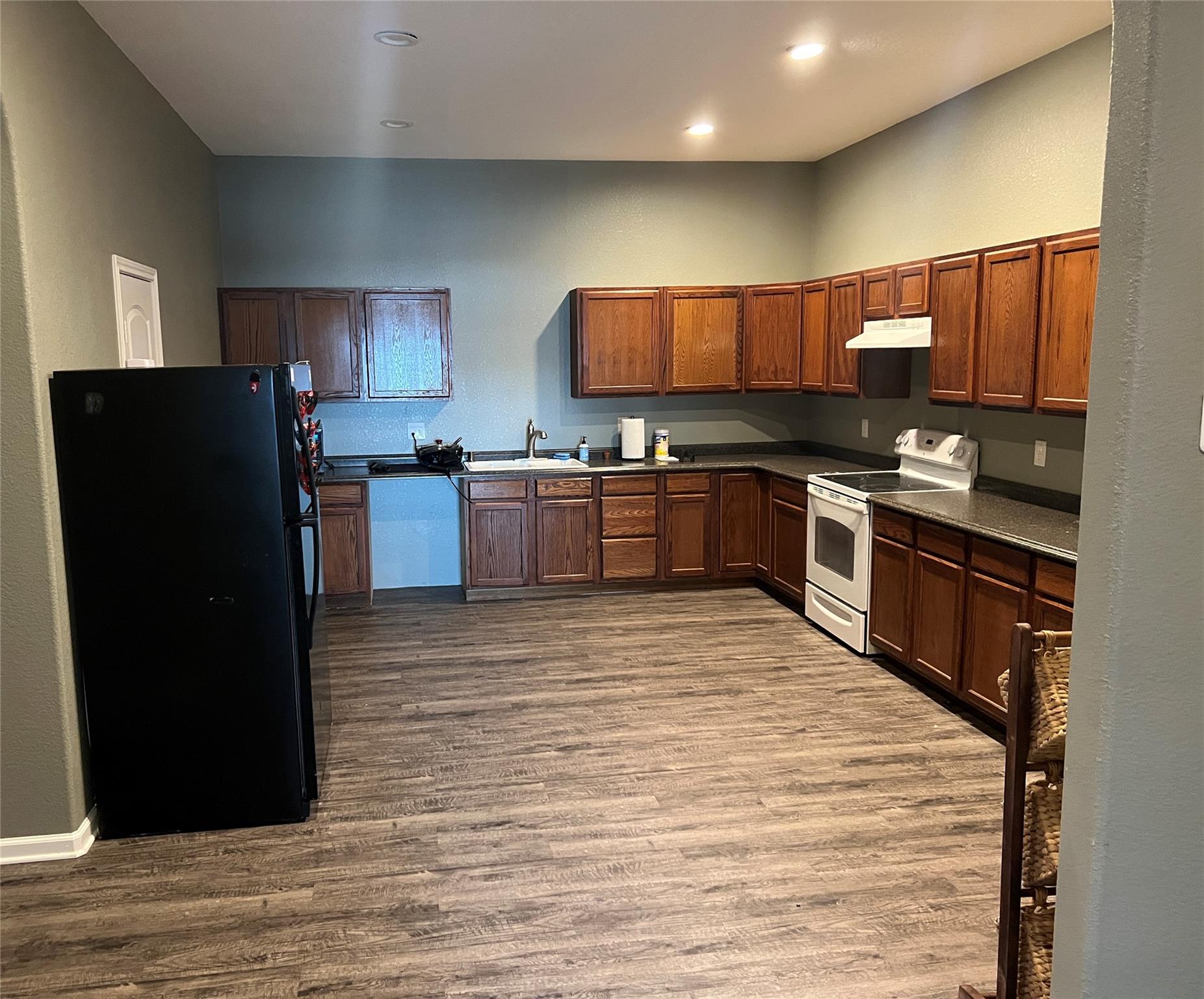 15014 Iowa St Property Photo 6
