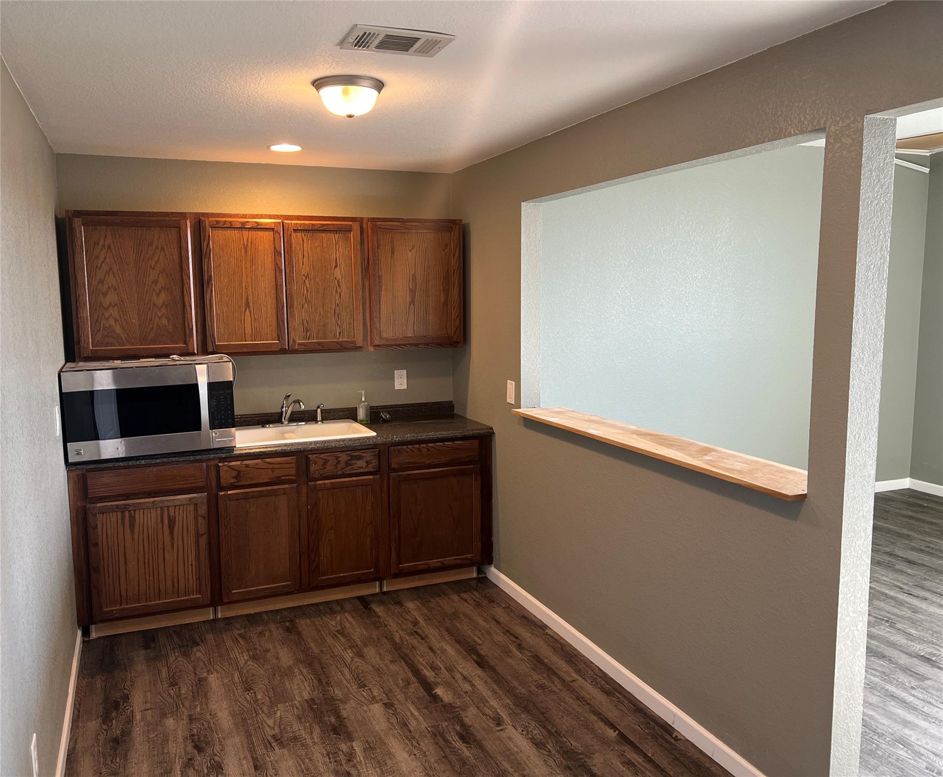 15014 Iowa St Property Photo 7