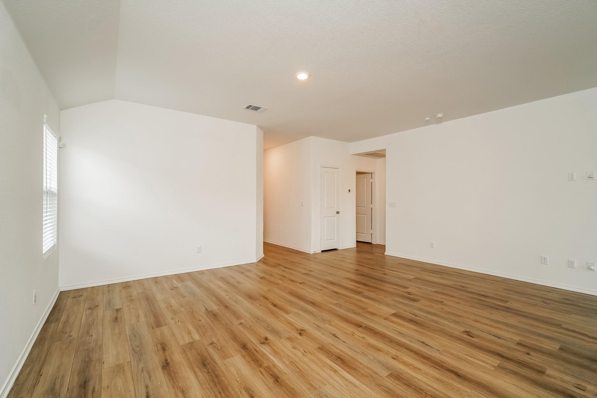 341 Madrid St Property Photo 14