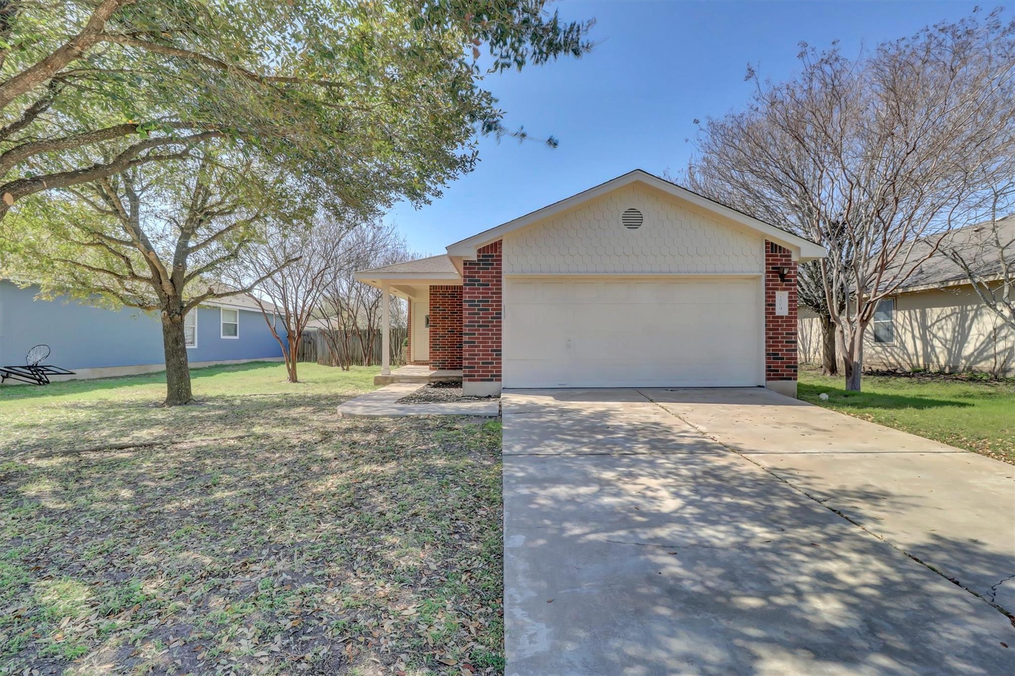 209 Madison Ln Property Photo