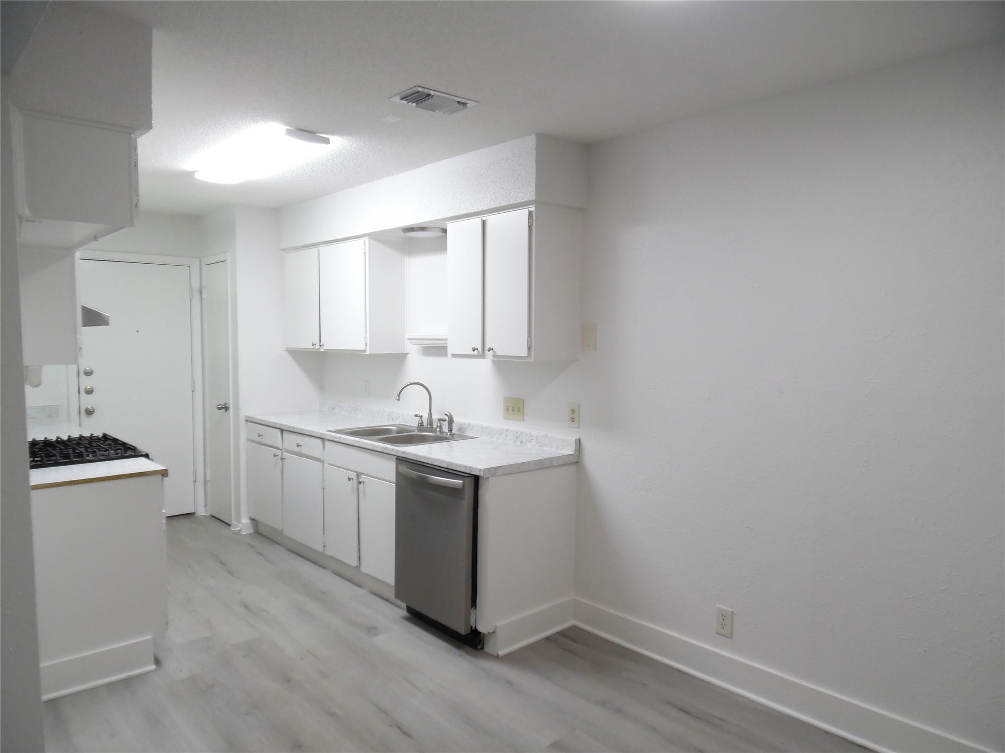 7400 Dixie Dr #b Property Photo 8