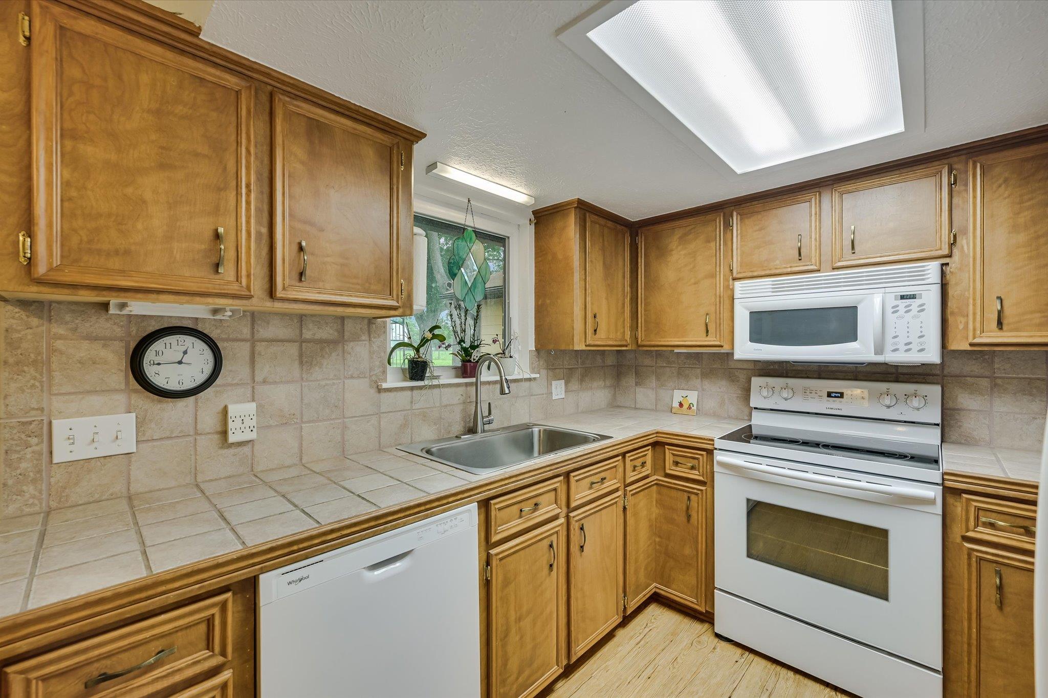 835 Jones St Property Photo 10