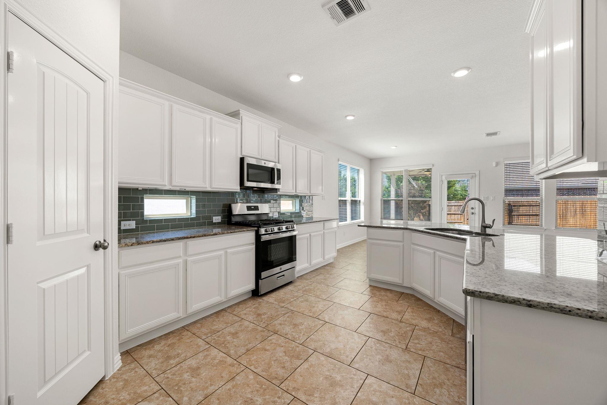 4032 Flowstone Ln Property Photo 11