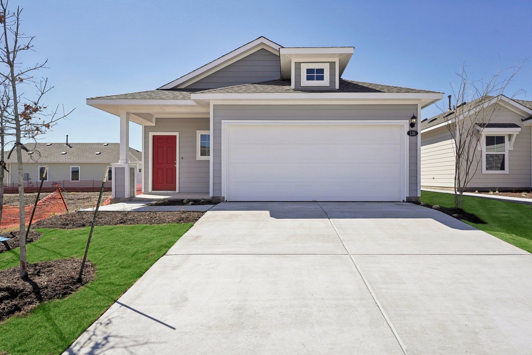 136 Summer Dr Property Photo 1
