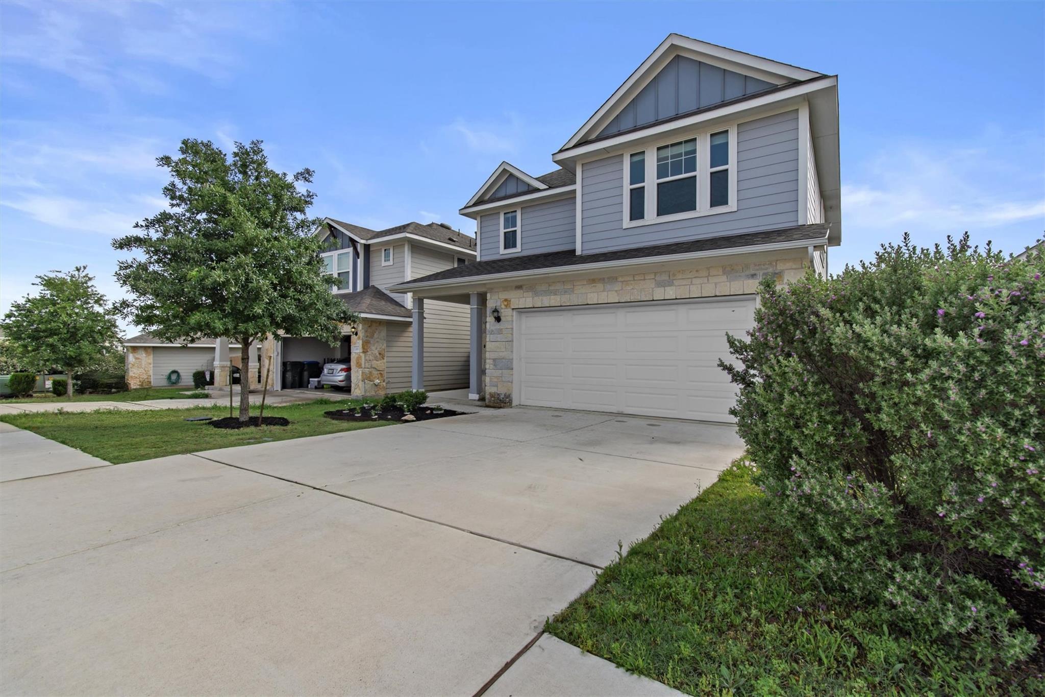 124 Oakstone Dr Property Photo 3