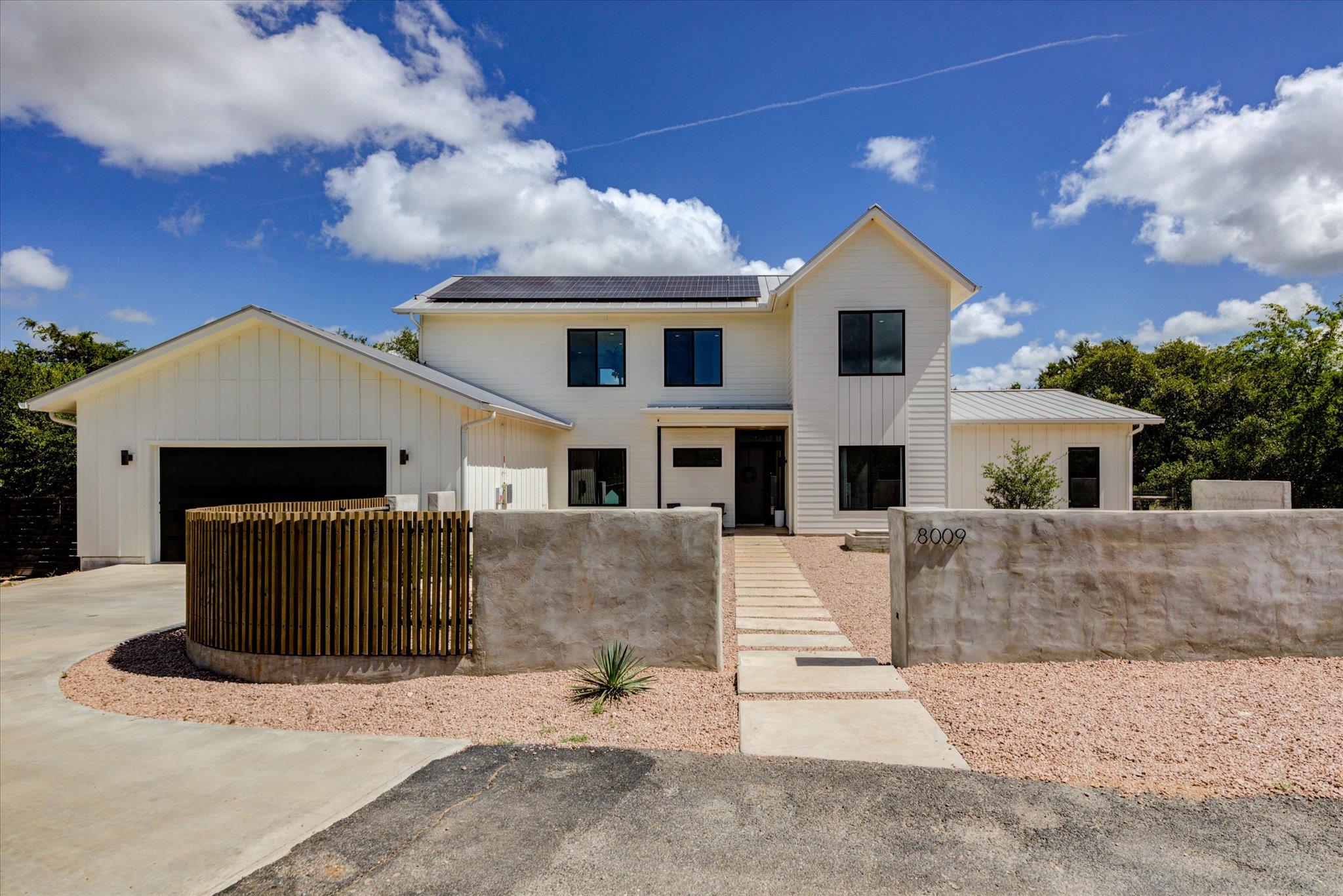 8009 Golden Oaks Ln Property Photo 1