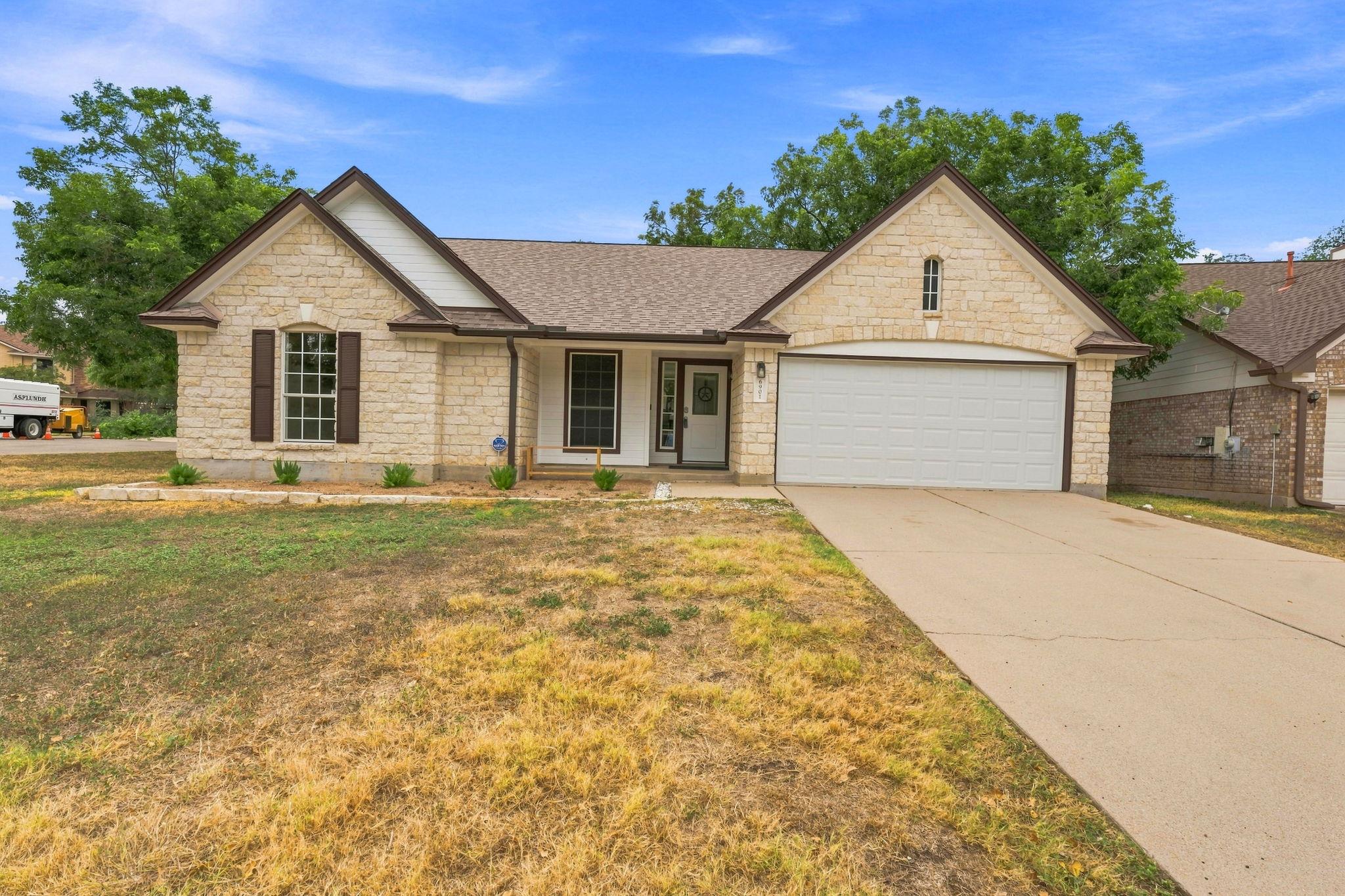 6901 Bancroft Woods Dr Property Photo 1