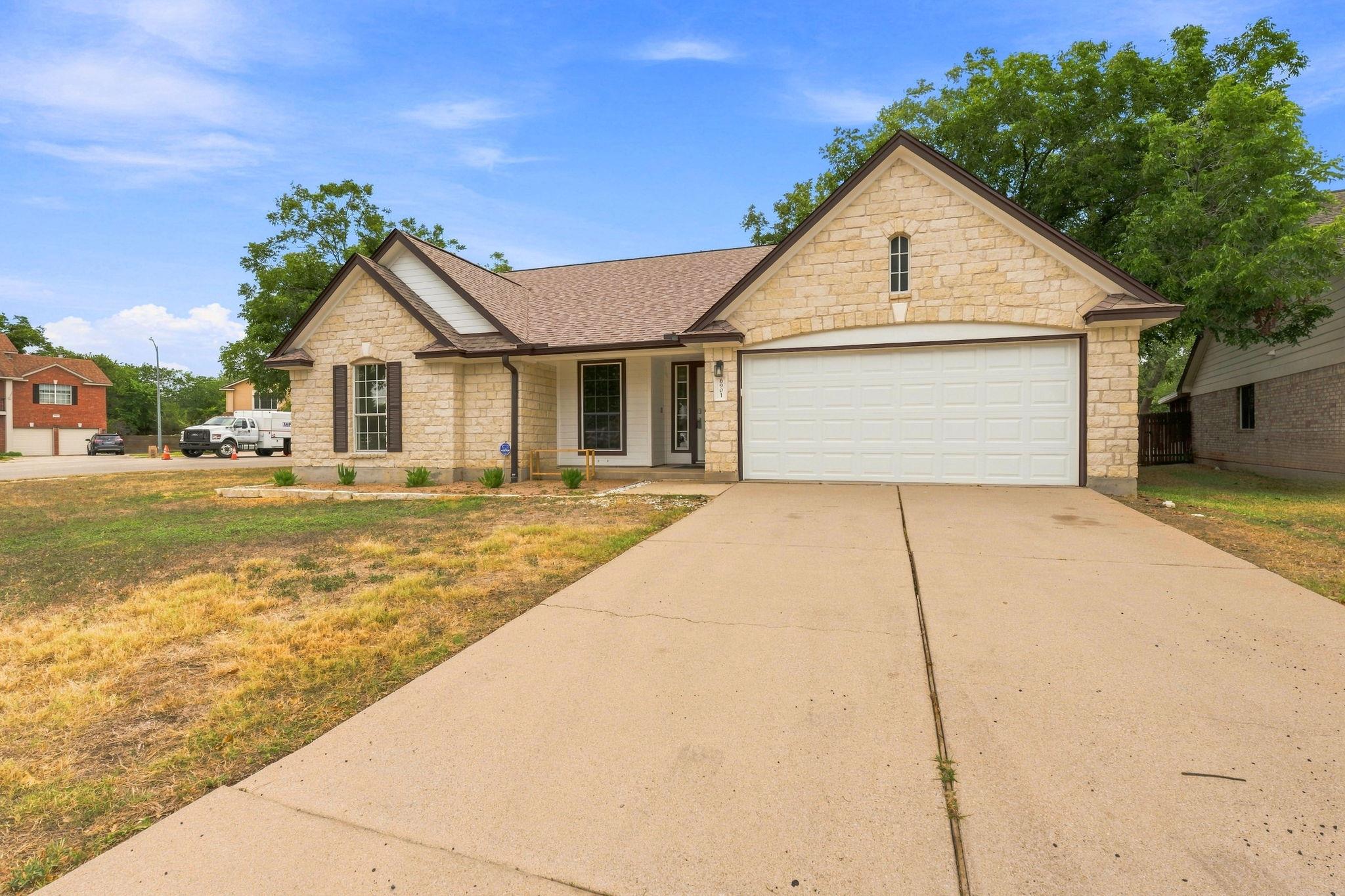 6901 Bancroft Woods Dr Property Photo 3