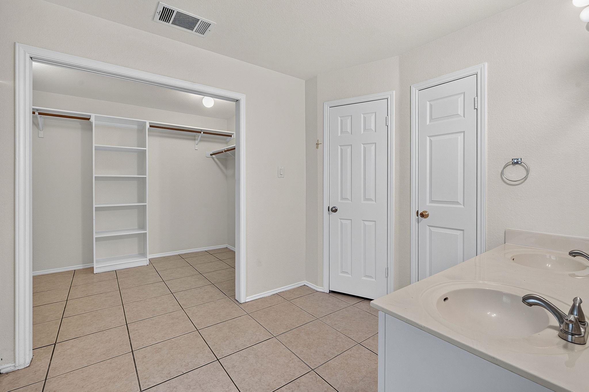 6901 Bancroft Woods Dr Property Photo 15