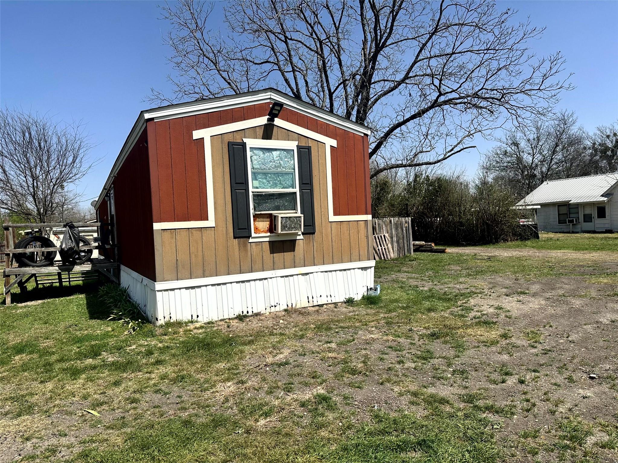 430 S Bowie St Property Photo