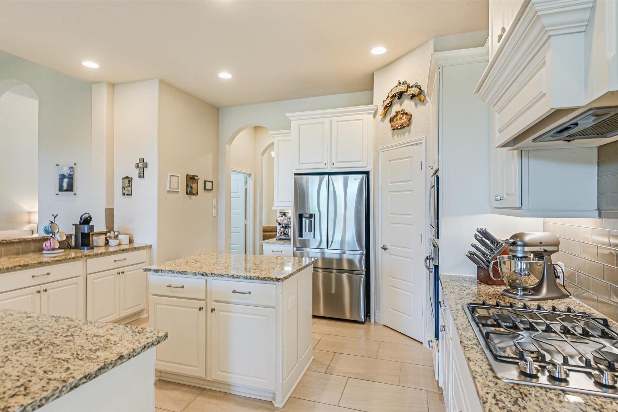 6005 Hewetson Dr Property Photo 12
