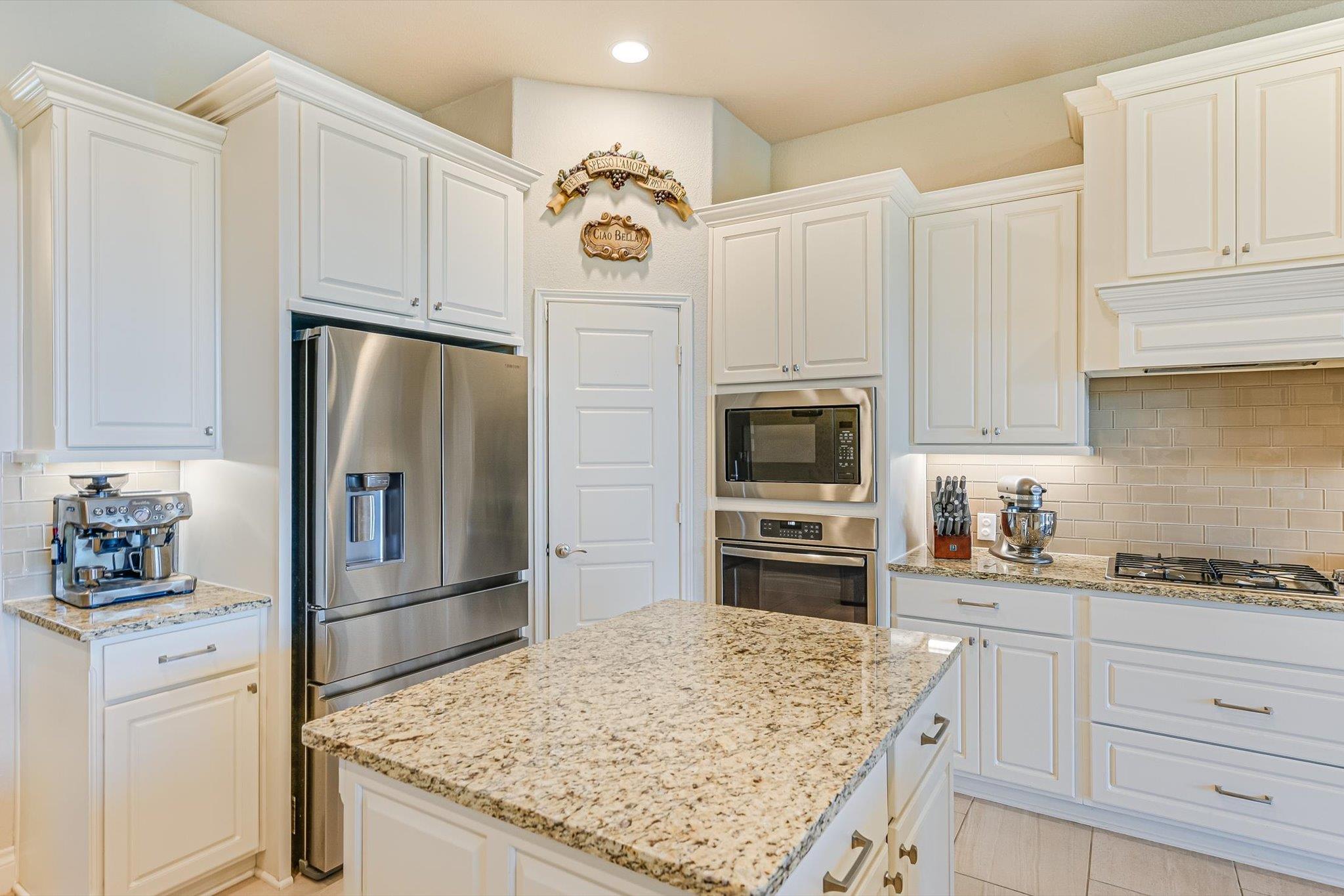 6005 Hewetson Dr Property Photo 13