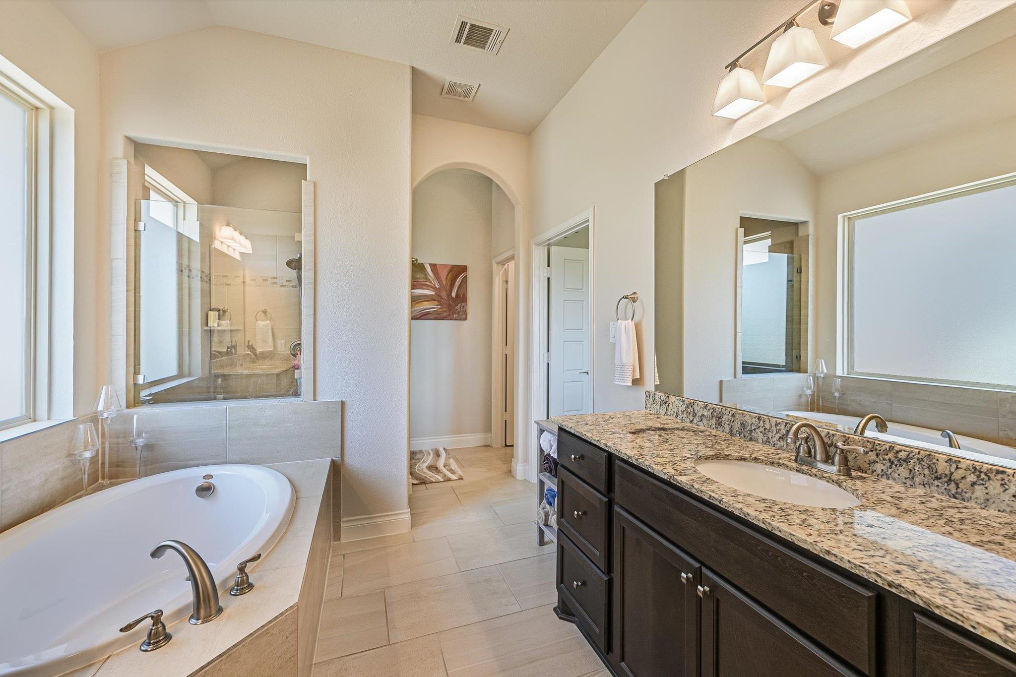 6005 Hewetson Dr Property Photo 16