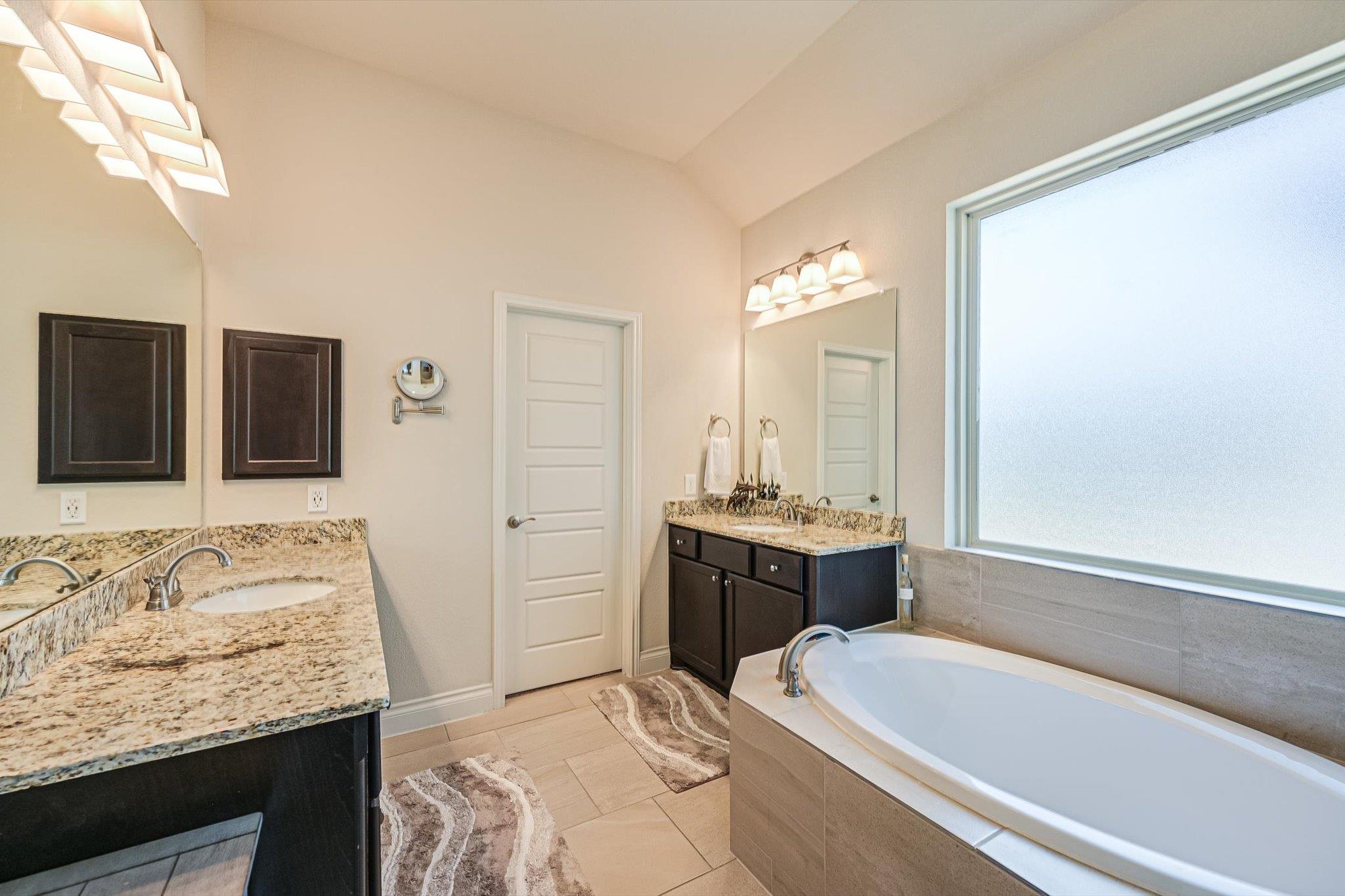 6005 Hewetson Dr Property Photo 17