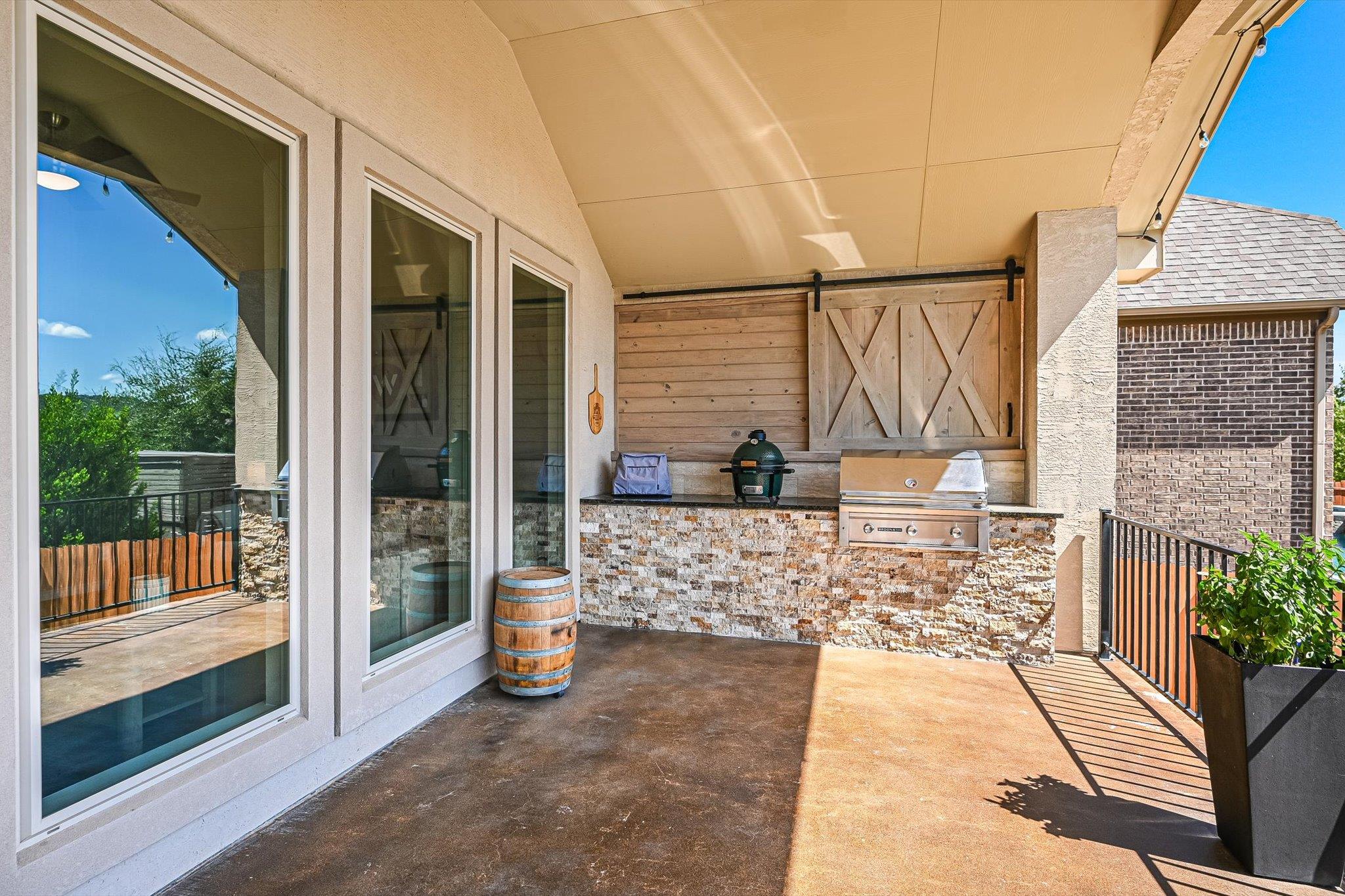6005 Hewetson Dr Property Photo 25
