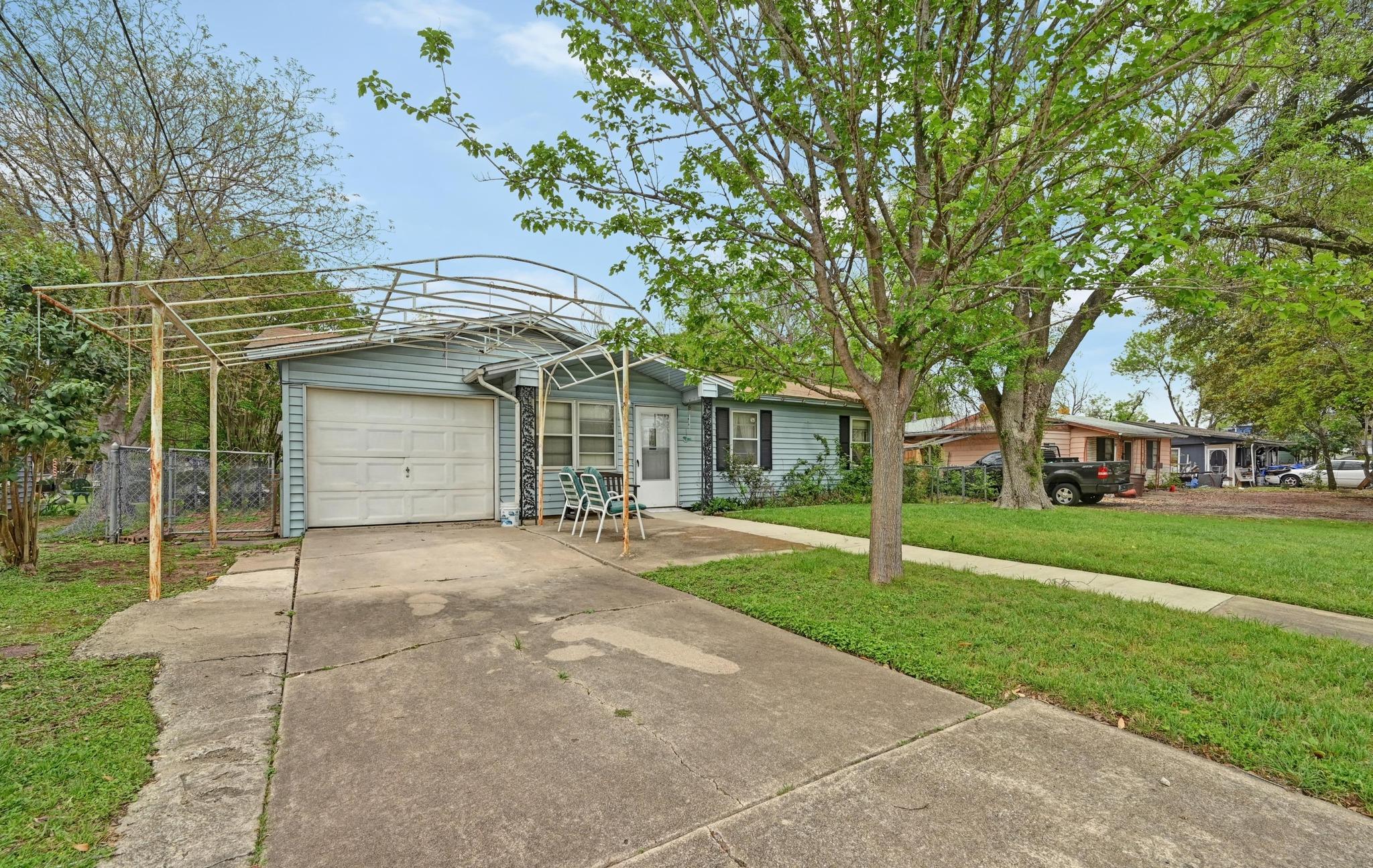 6010 Club Ter Property Photo 4