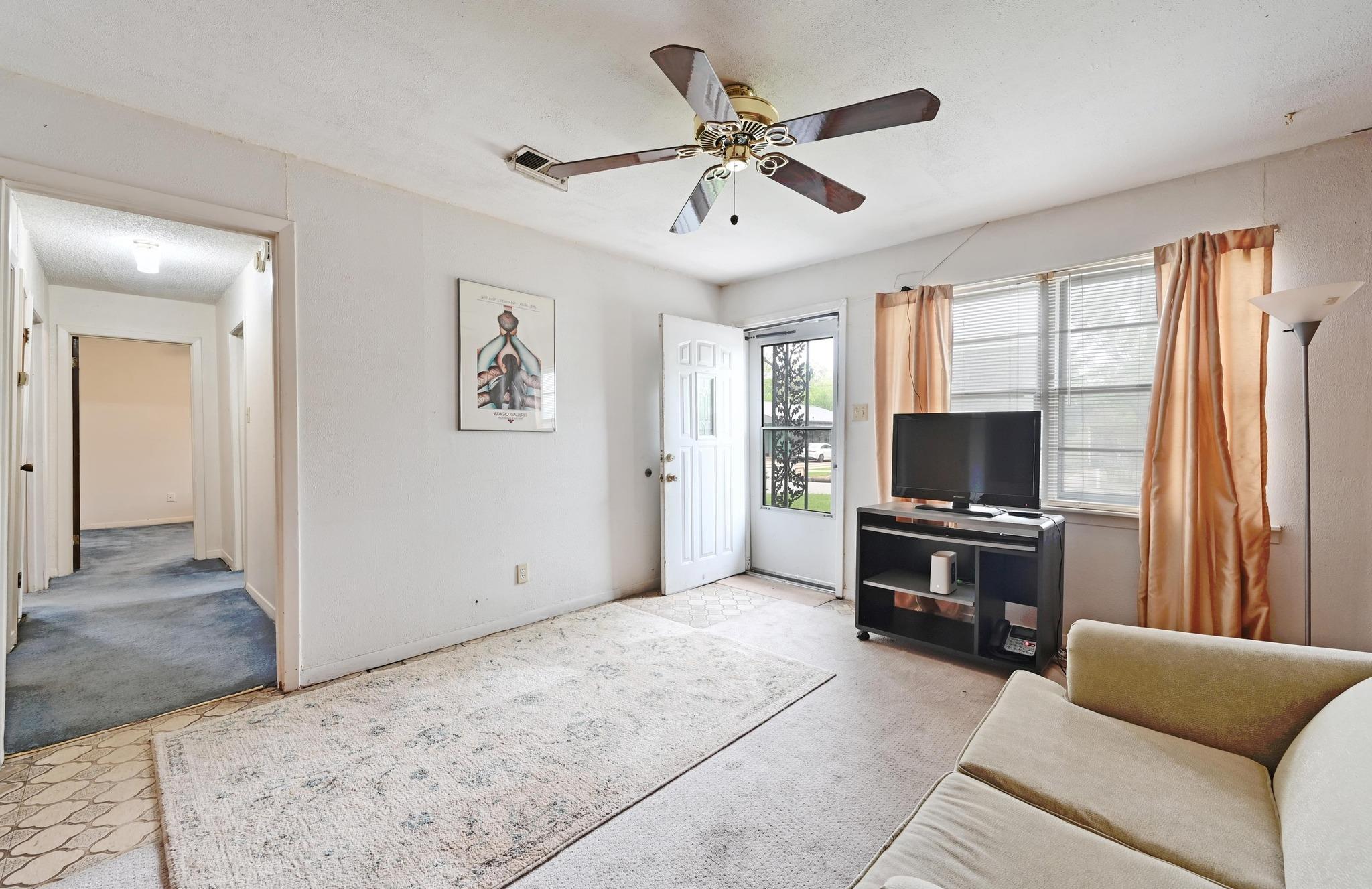 6010 Club Ter Property Photo 6