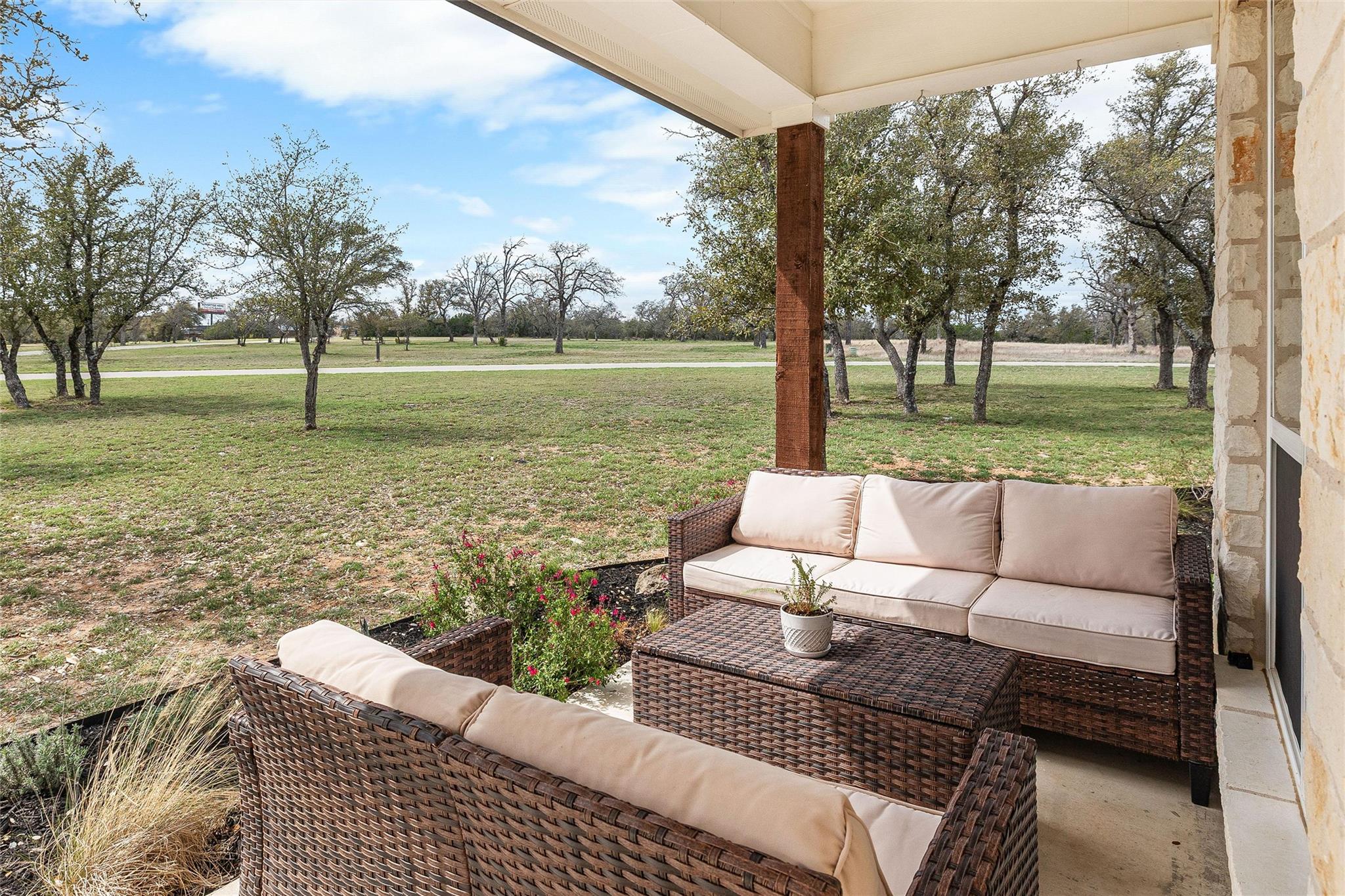 345 Morning Dew Dr Property Photo 4