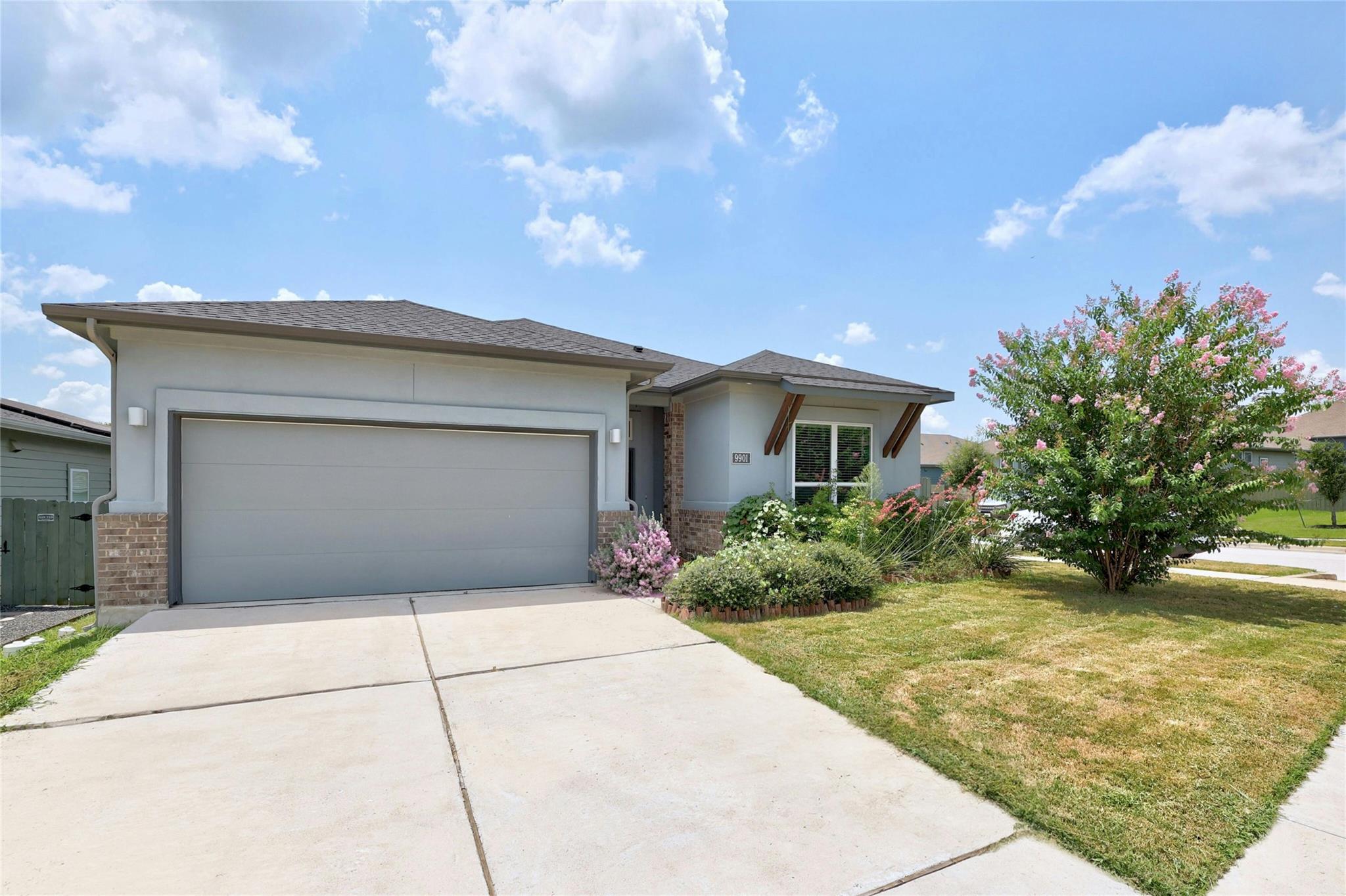 9901 Dalliance Ln Property Photo 3
