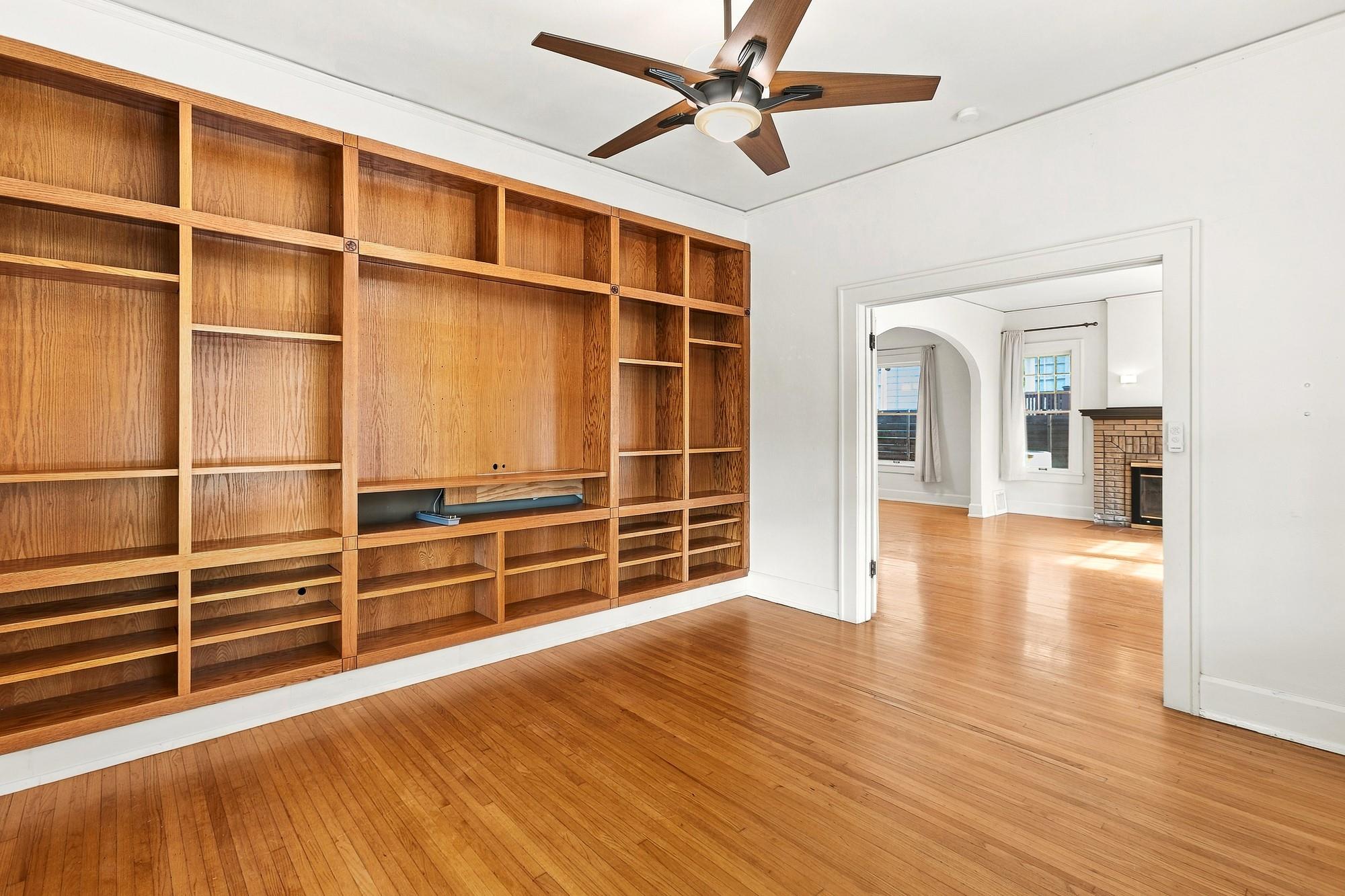 3200 Harris Park Ave Property Photo 4