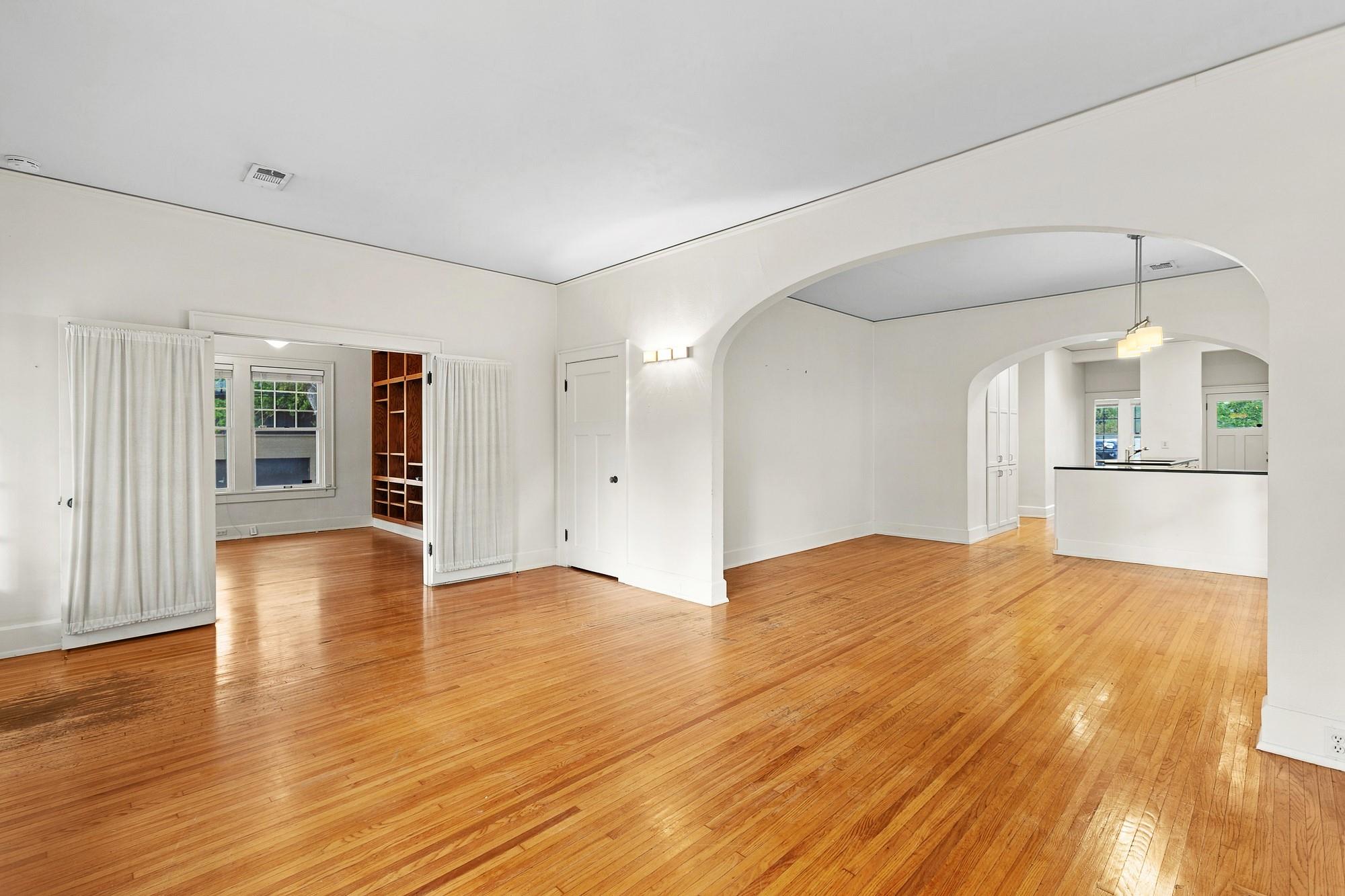 3200 Harris Park Ave Property Photo 15