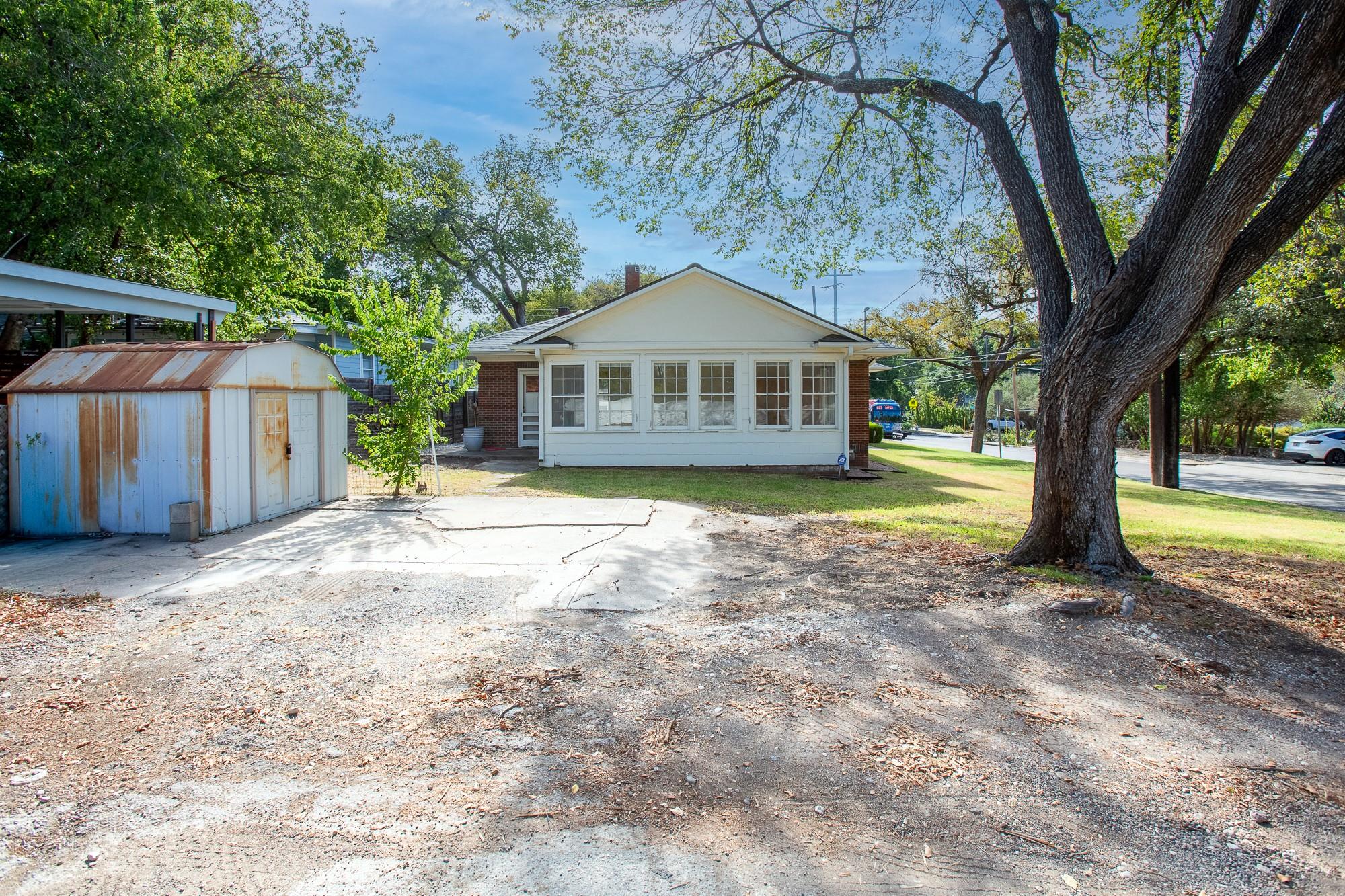 3200 Harris Park Ave Property Photo 34