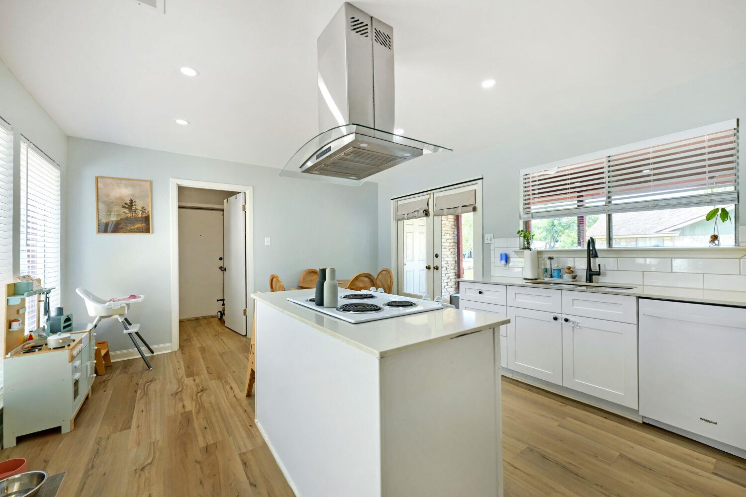 7006 Greenock St Property Photo 6