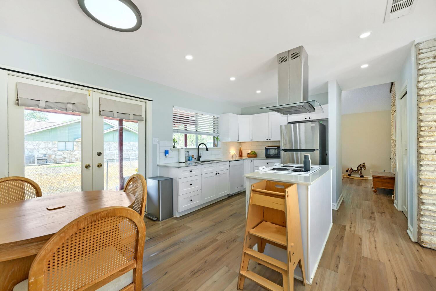 7006 Greenock St Property Photo 7