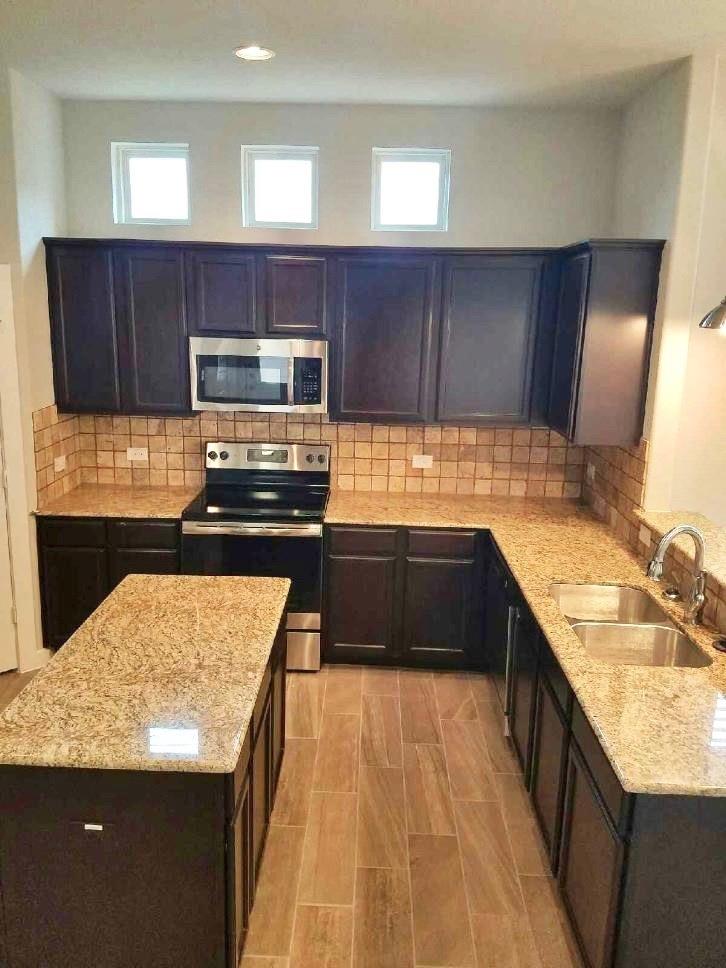 166 Lakeview Ct Property Photo 3