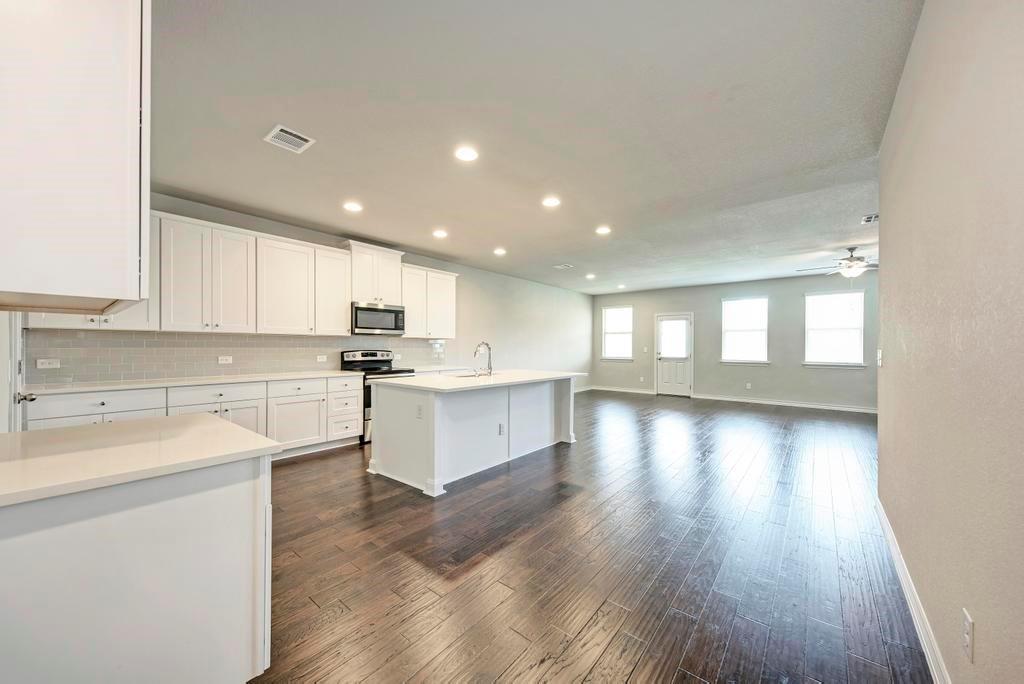 209 Magna Ln Property Photo 3