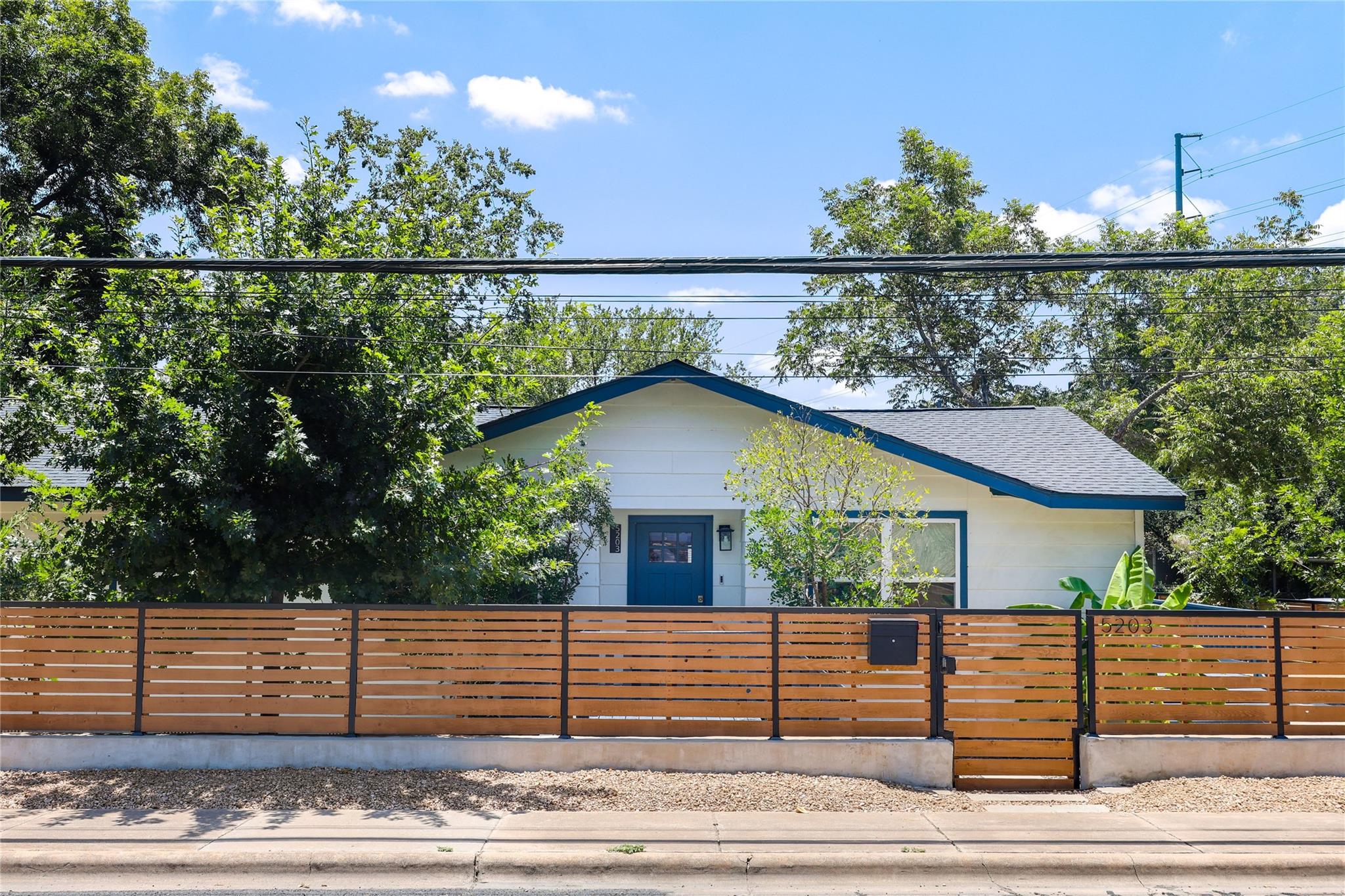 5203 Ledesma Rd