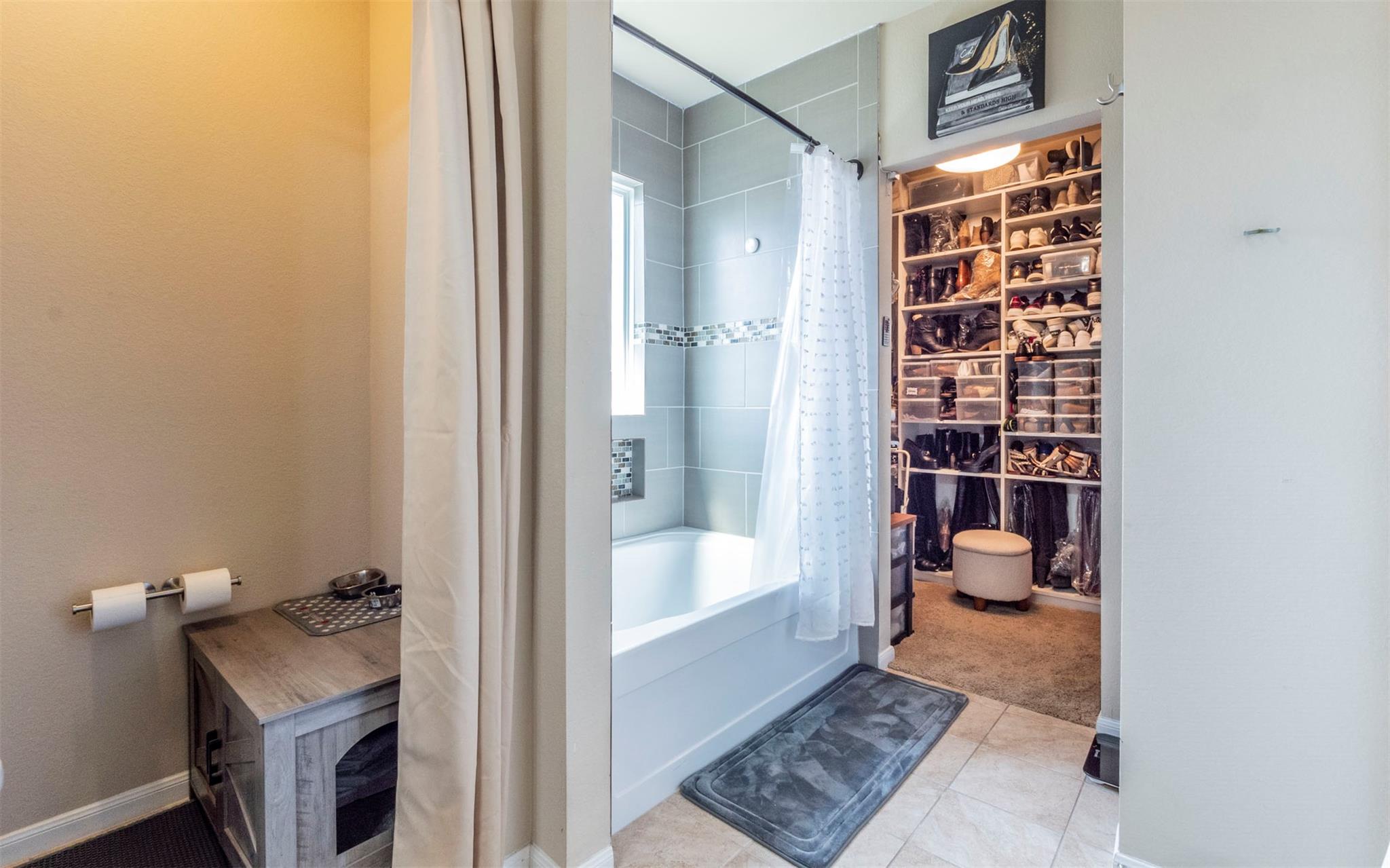 1714 Deodara Dr Property Photo 16