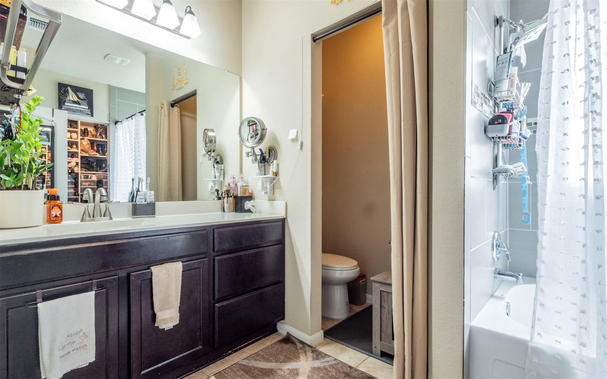 1714 Deodara Dr Property Photo 19