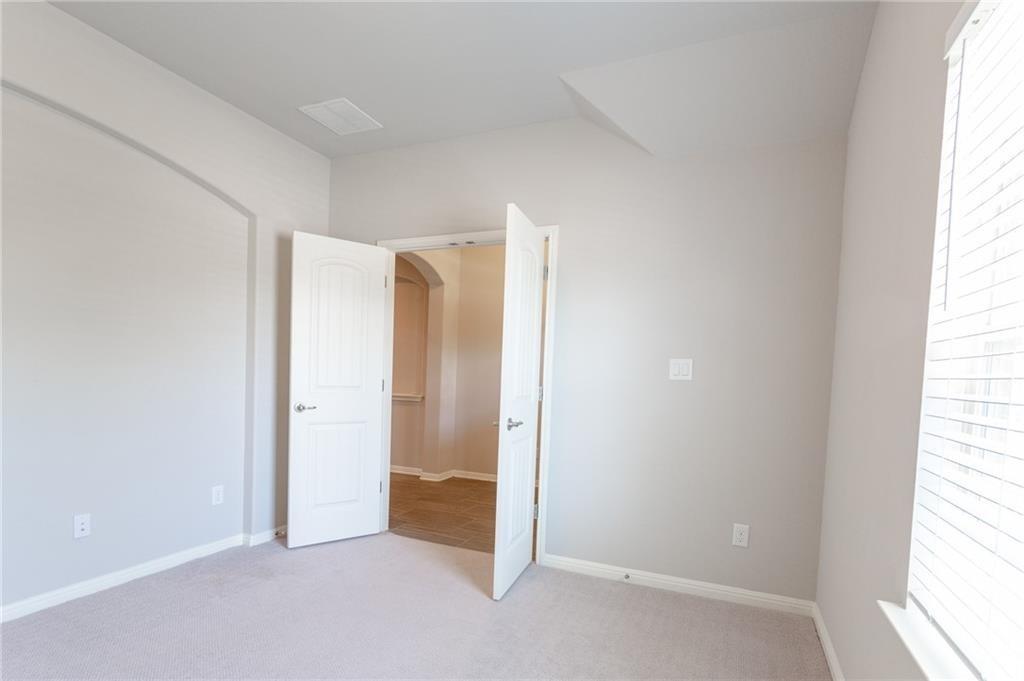 8238 Arezzo Dr Property Photo 6