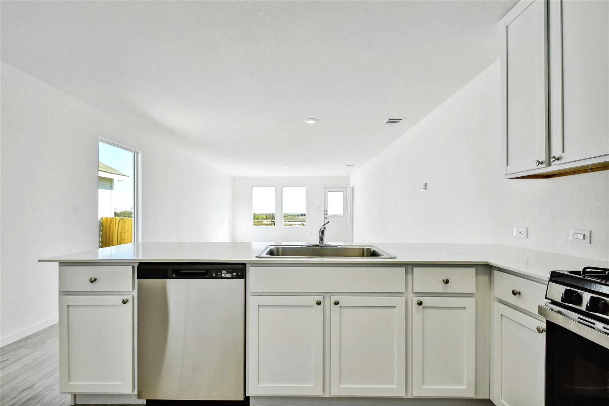 1527 Knoll Rdg Property Photo 6