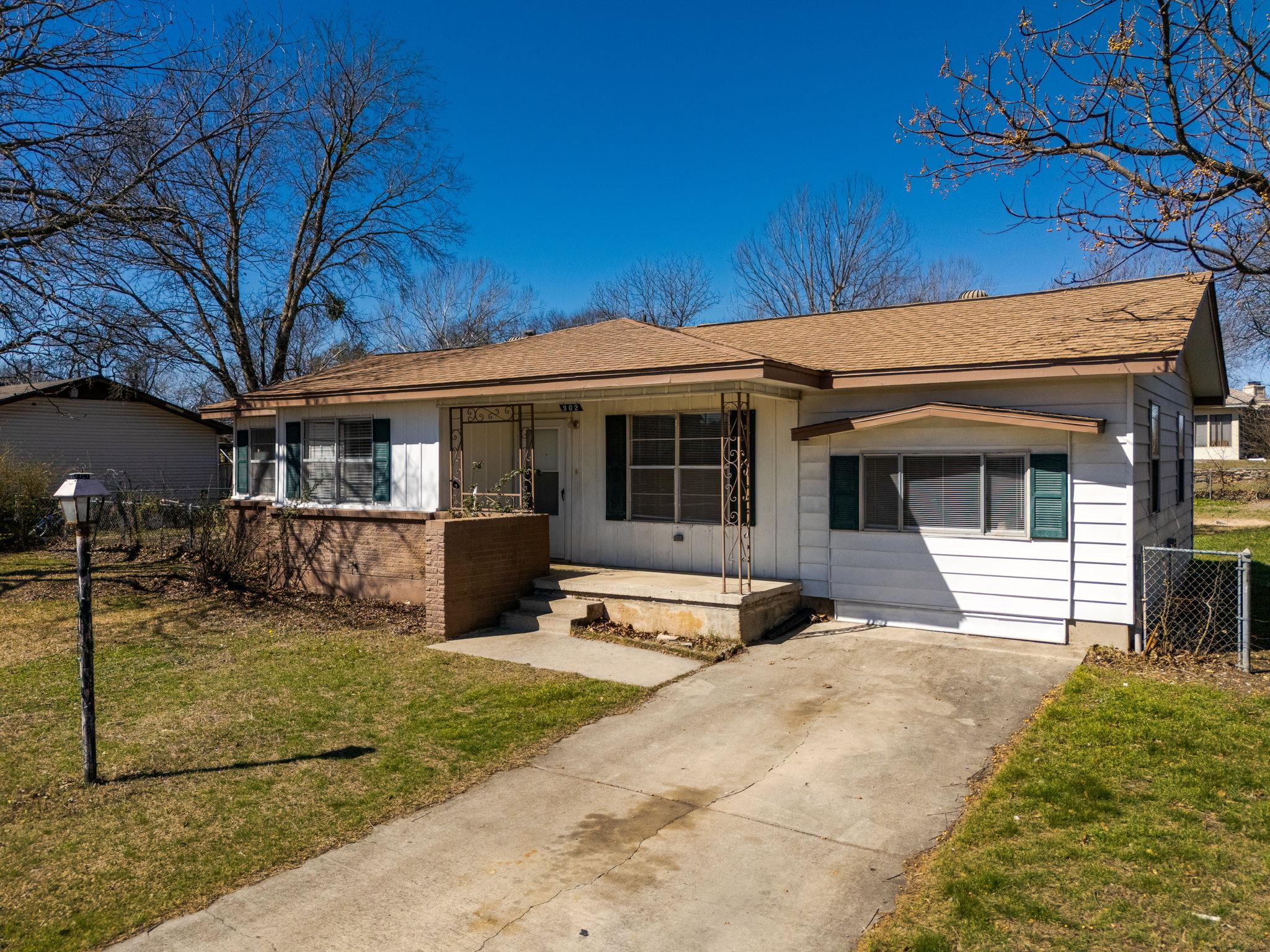 302 Easy St Property Photo 1