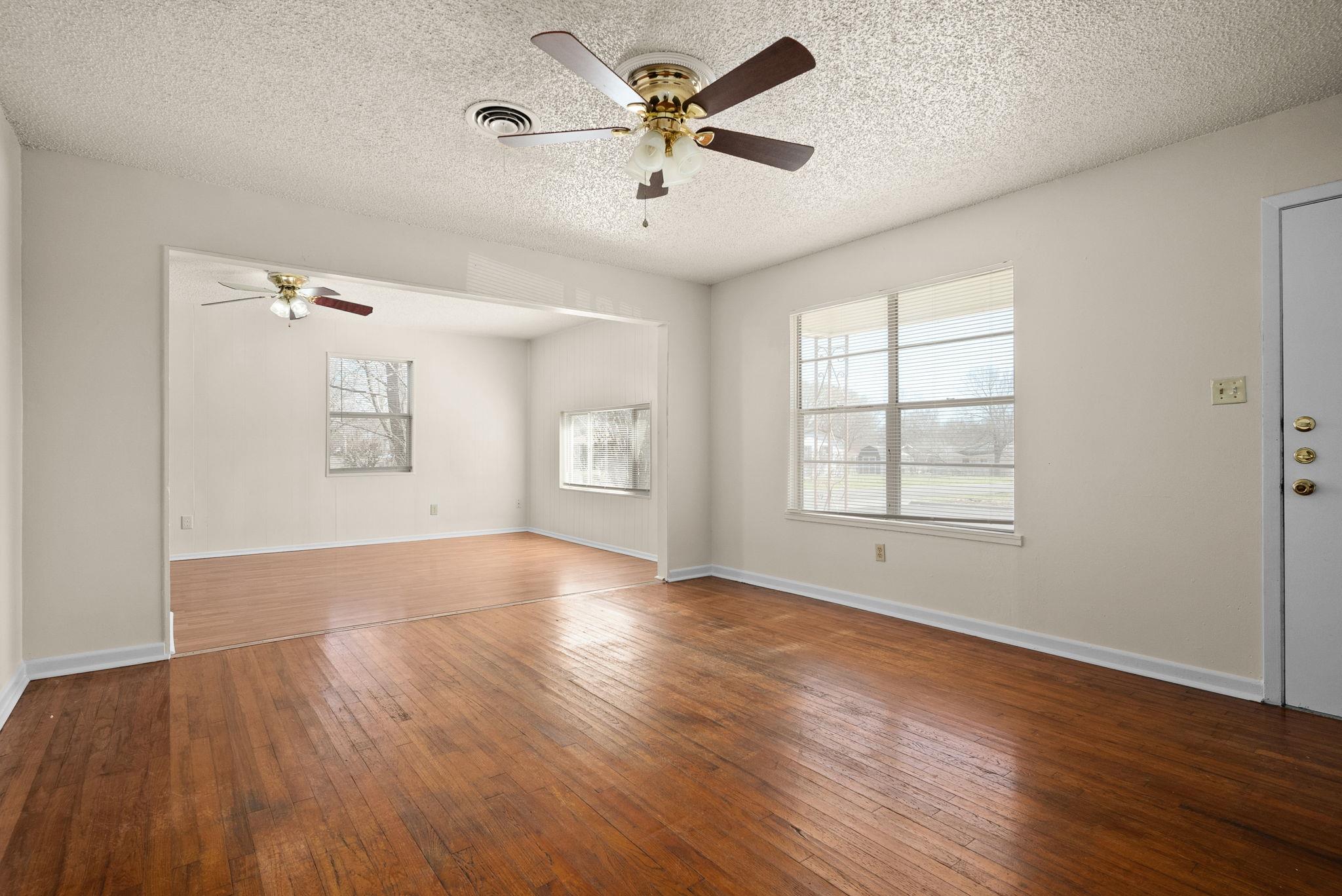 302 Easy St Property Photo 5