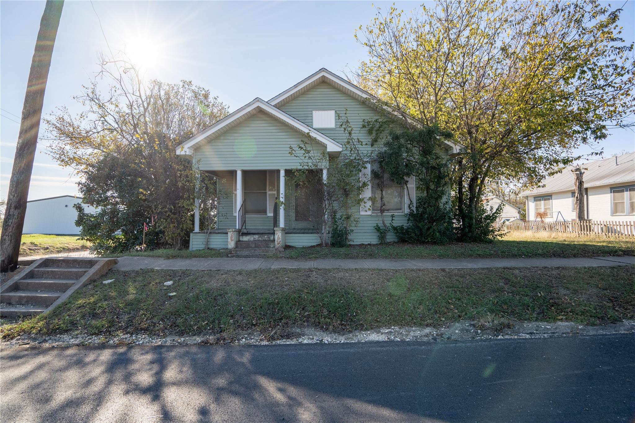 420 E 4th St Property Photo