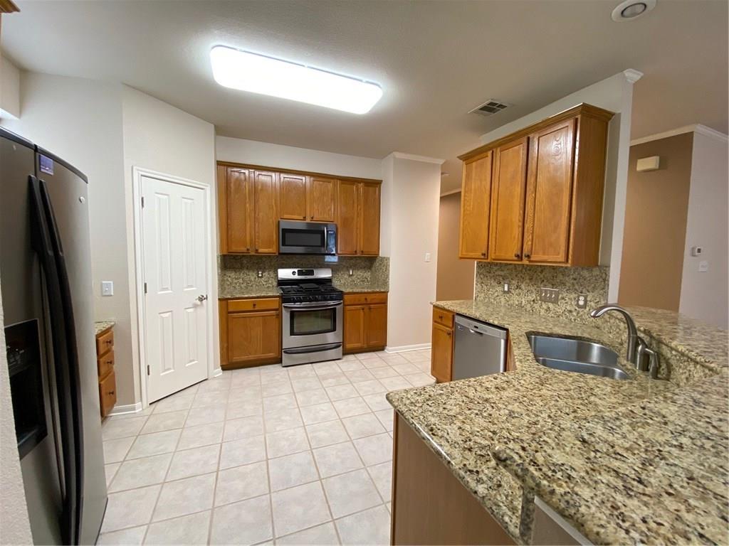 8811 Glen Canyon Dr Property Photo 6