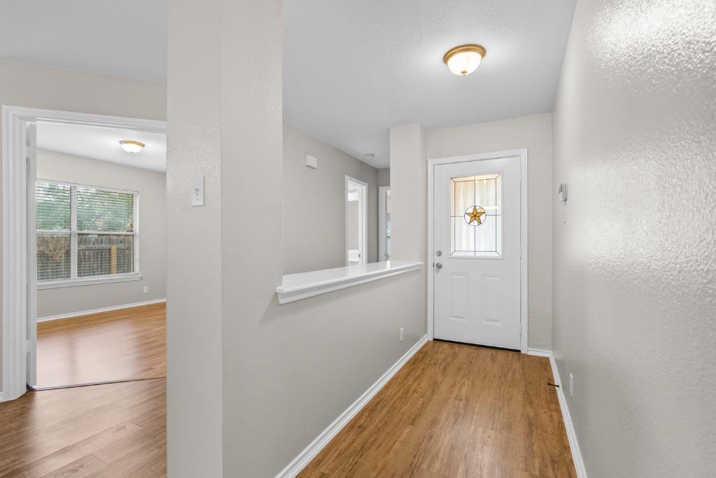 905 Lodosa Dr Property Photo 3