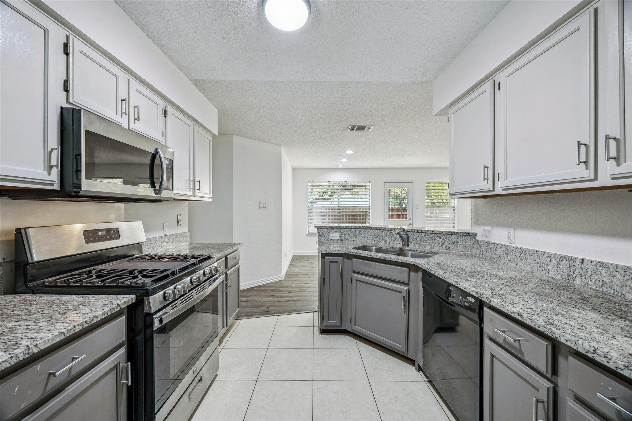 3204 Blazing Star Trl Property Photo 6
