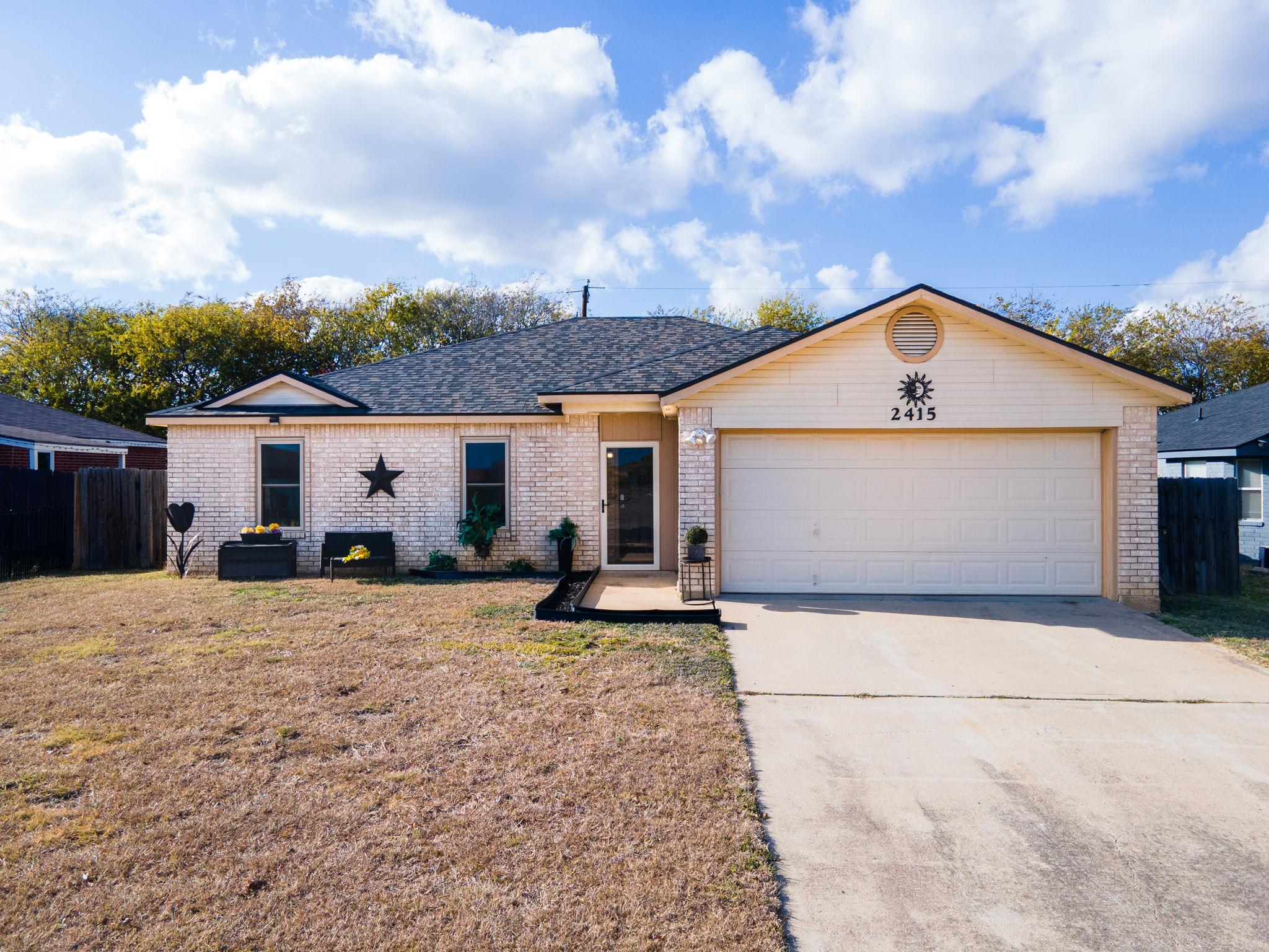 2415 Gallop Dr Property Photo 2